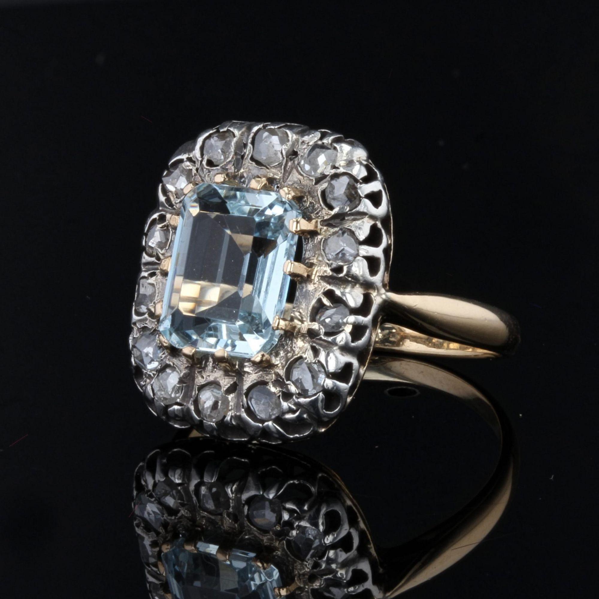 Ring aus 18 Karat Gelbgold mit Aquamarinen und Diamanten aus dem 19. Jahrhundert (Smaragdschliff) im Angebot
