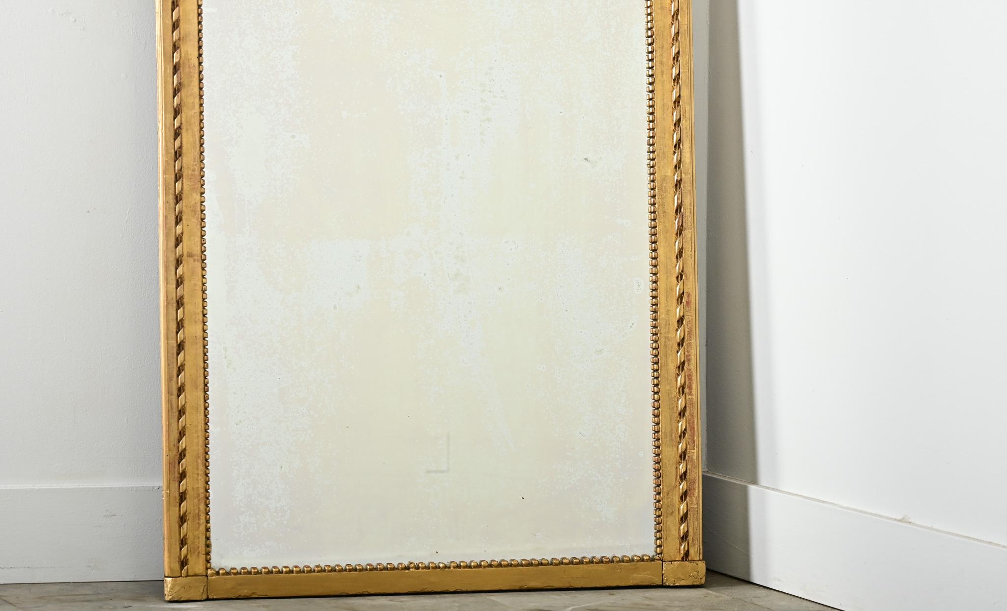 French 19th Century Arched Top Gold Gilt Mirror In Good Condition For Sale In Baton Rouge, LA