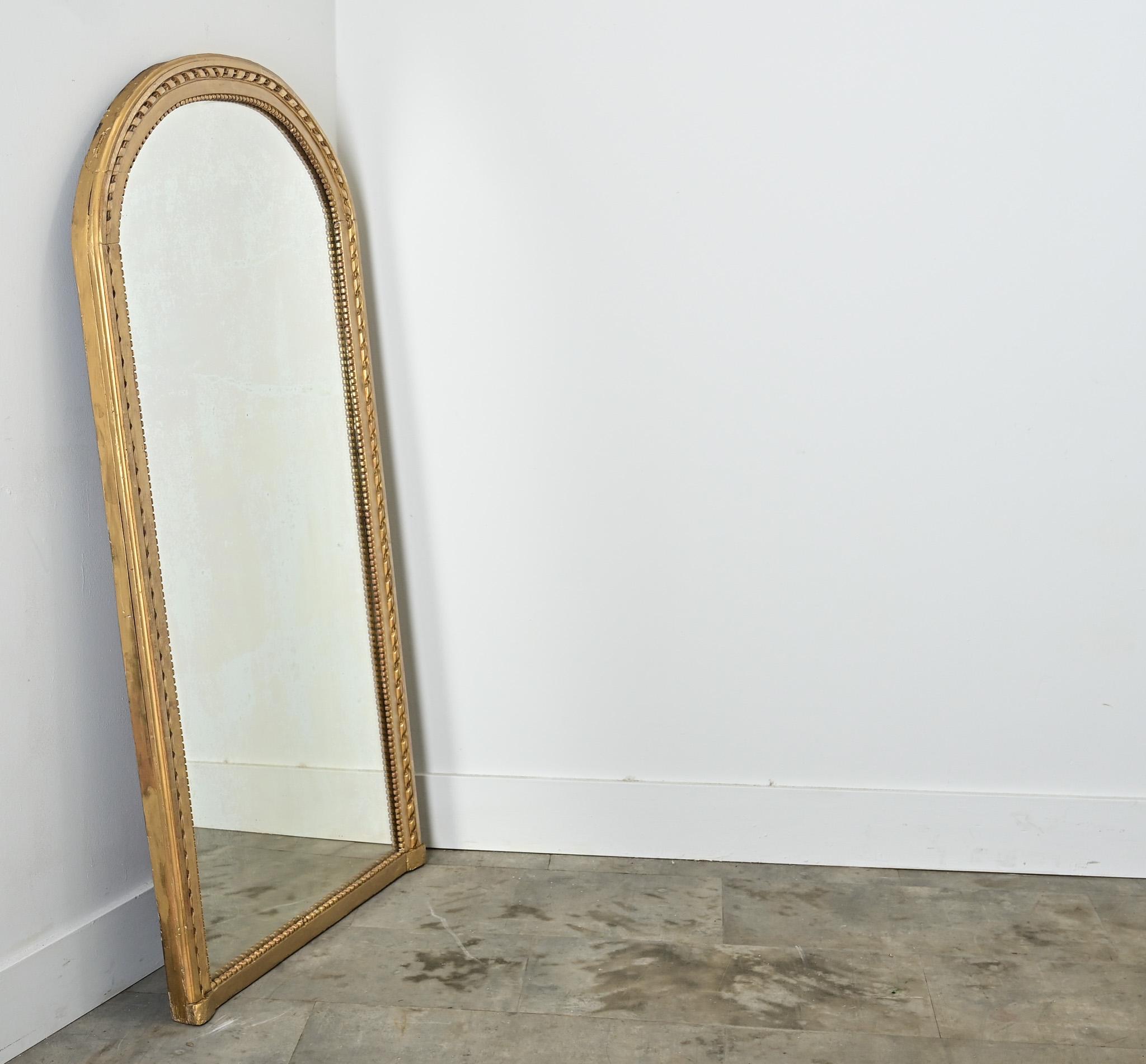 French 19th Century Arched Top Gold Gilt Mirror For Sale 4