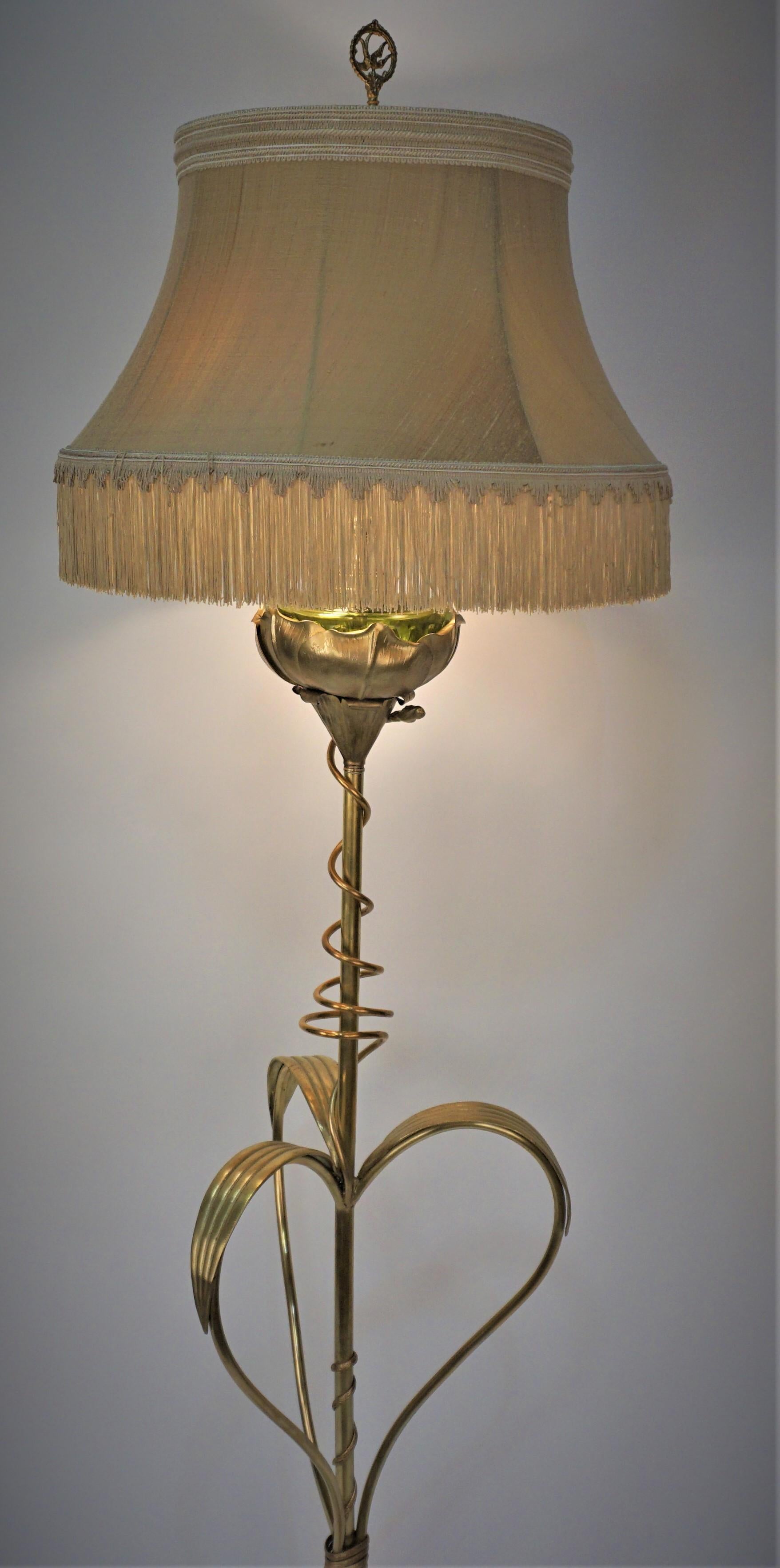 French 19th Century Art Nouveau Bronze Floor Lamp 4