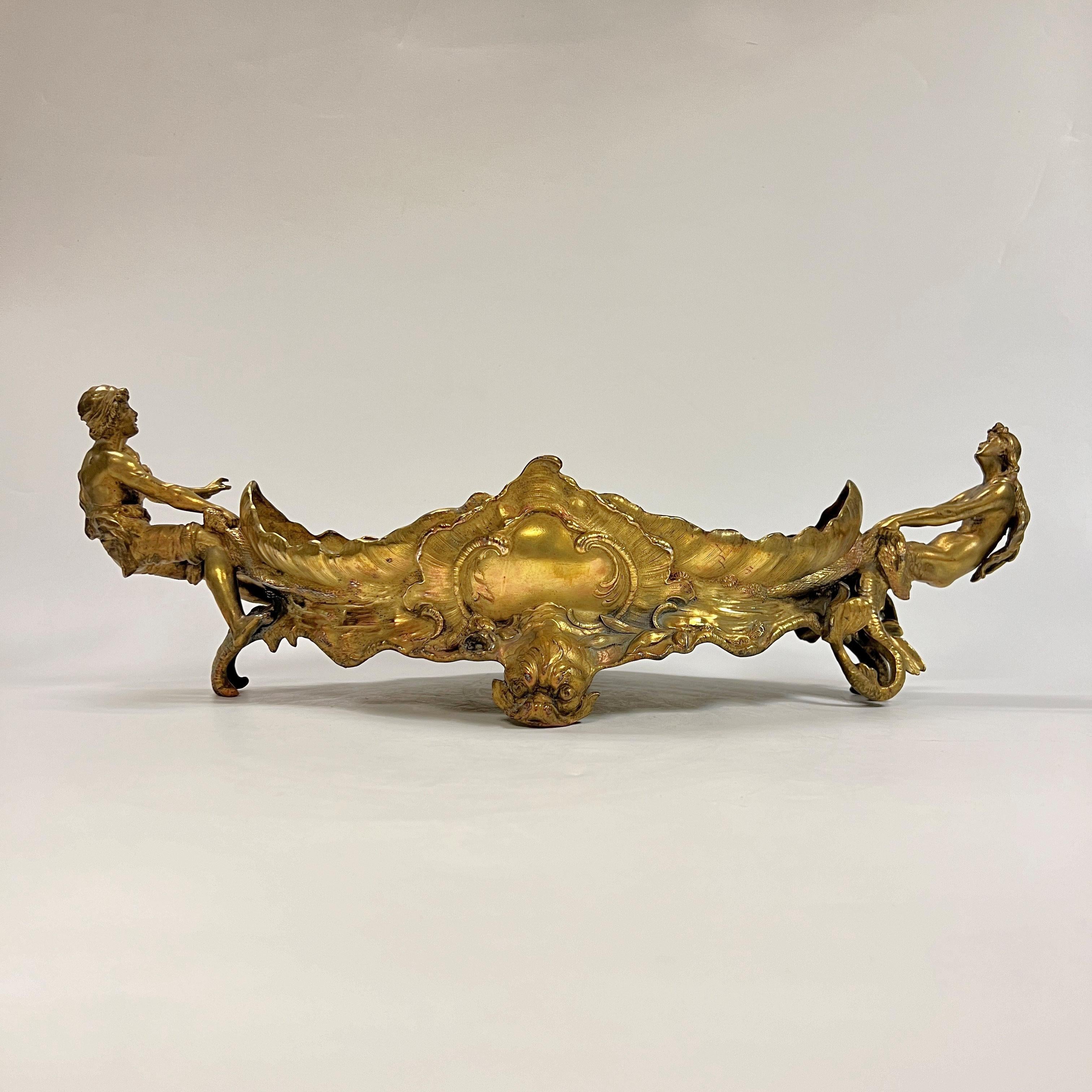 Centre de table Art Nouveau du 19ème siècle en métal doré figuratif français en vente 3