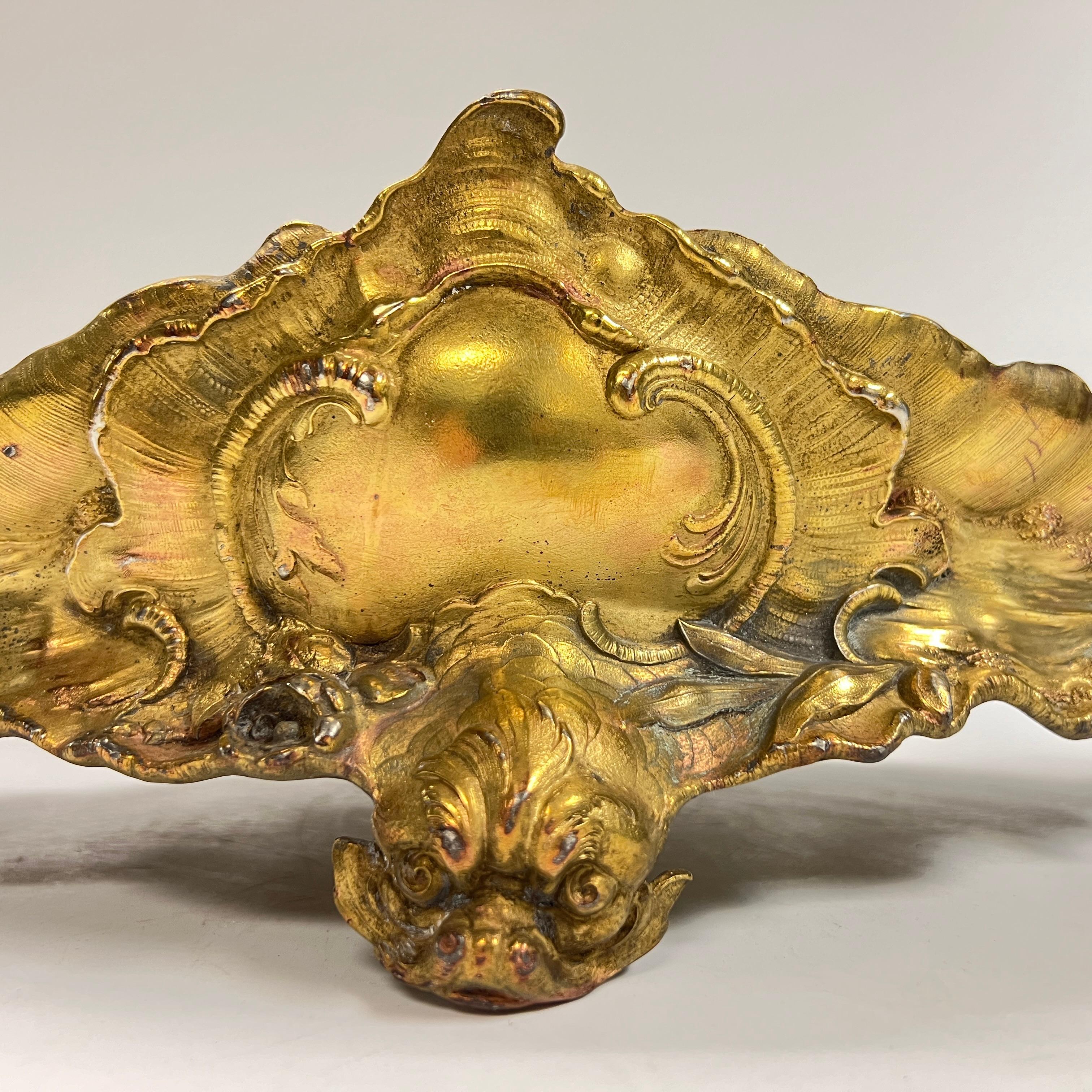 Centre de table Art Nouveau du 19ème siècle en métal doré figuratif français en vente 4