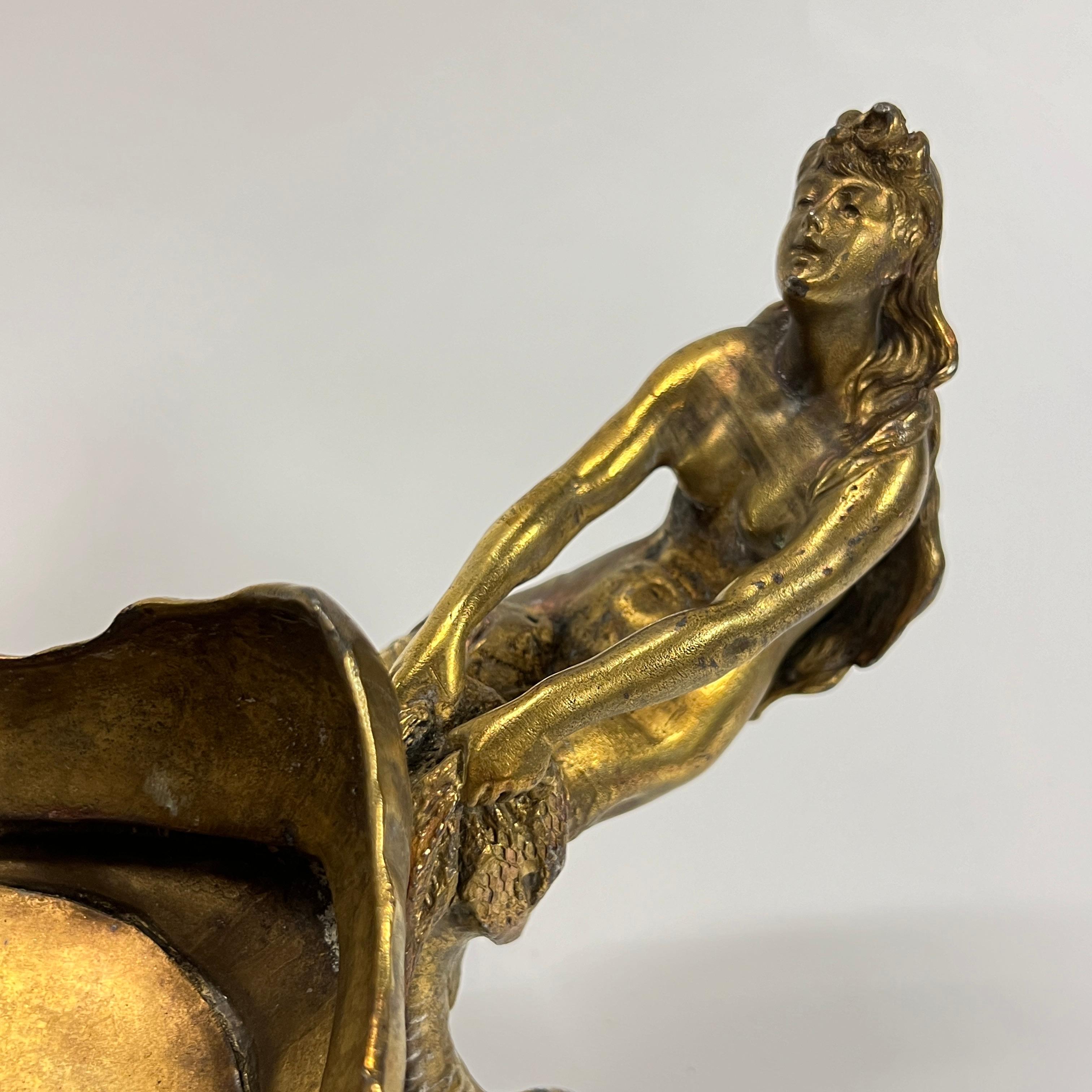 Centre de table Art Nouveau du 19ème siècle en métal doré figuratif français en vente 6