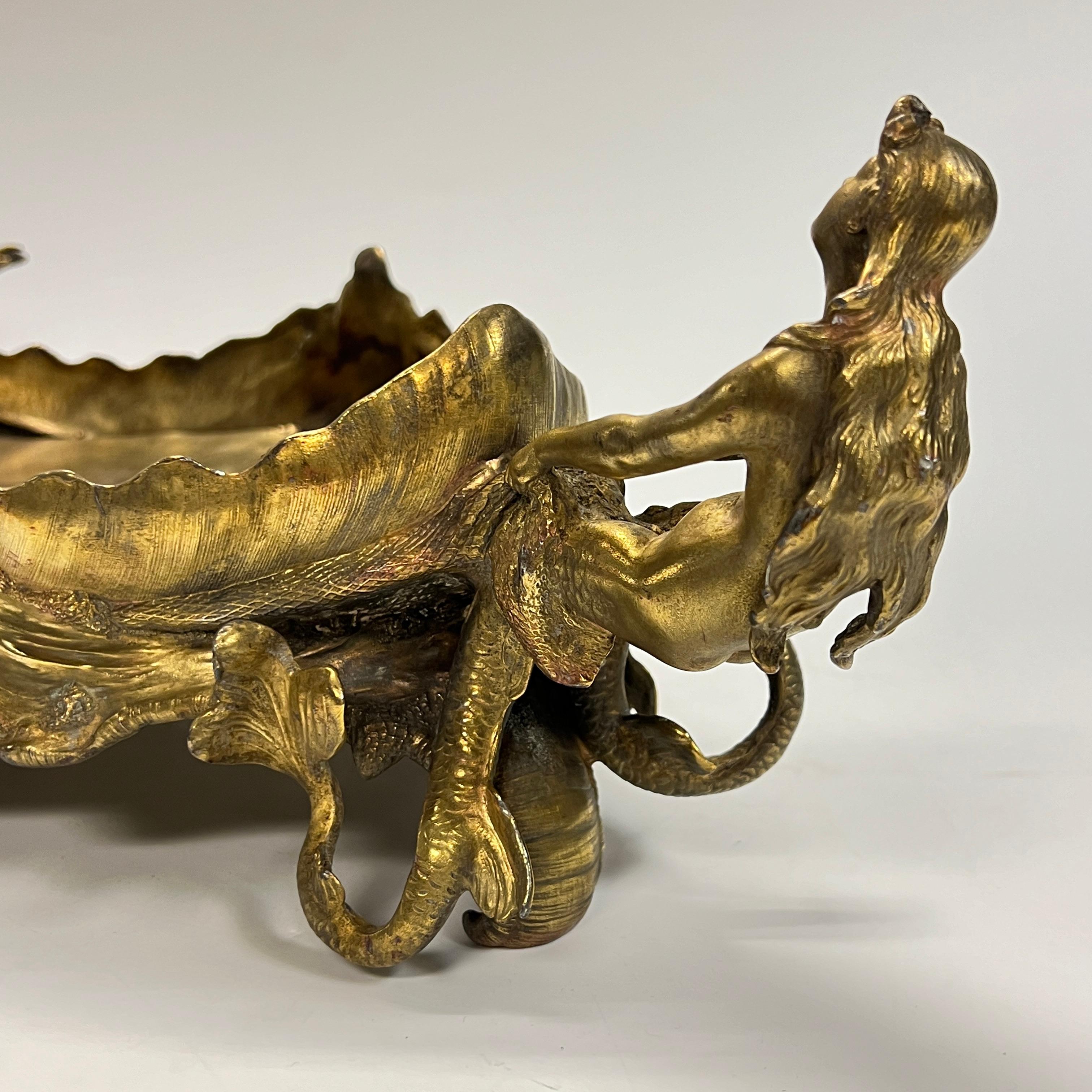 Centre de table Art Nouveau du 19ème siècle en métal doré figuratif français en vente 7