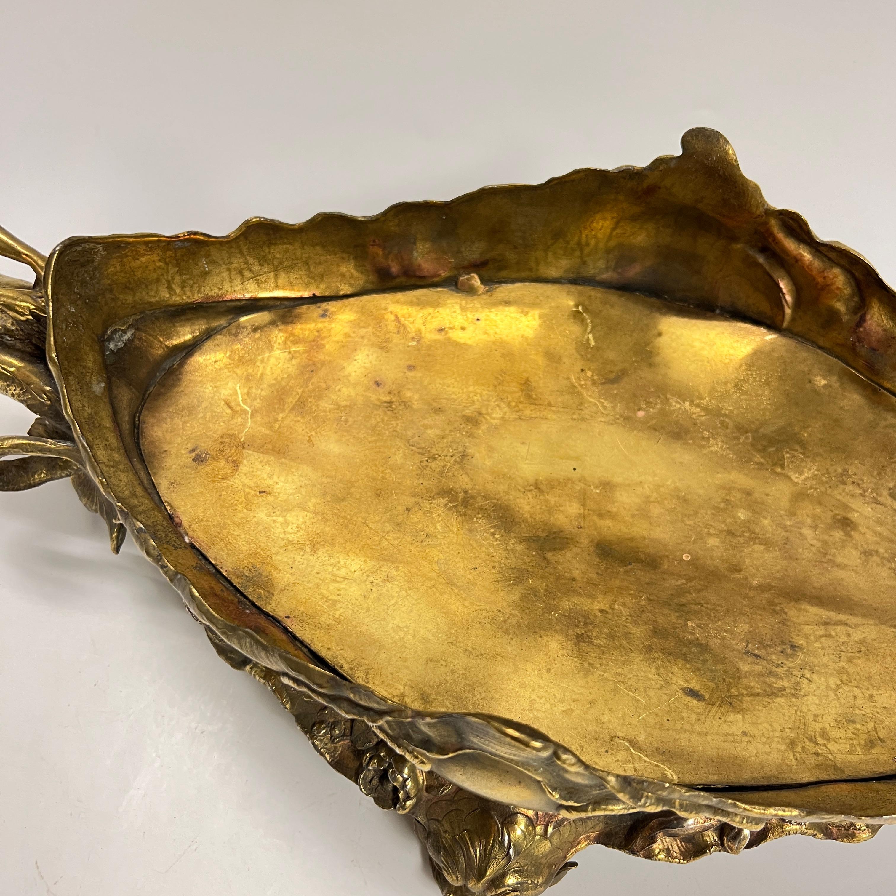 Centre de table Art Nouveau du 19ème siècle en métal doré figuratif français Bon état - En vente à New York, NY