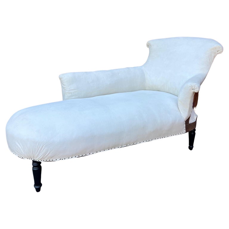 French 19th Century Napoleon III Asymmetrical Chaise Lounge For Sale at