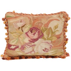 Almohada de Tapiz Aubusson Francesa del Siglo XIX con Ramo de Rosas y Cordón