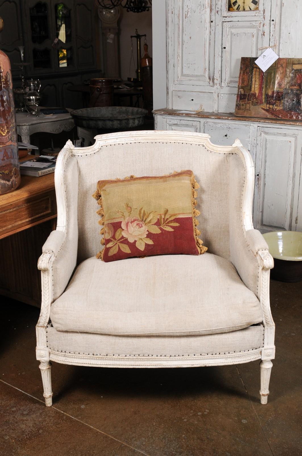 Francese Cuscino francese ad arazzo Aubusson del XIX secolo con rosa, fogliame e nappe in vendita