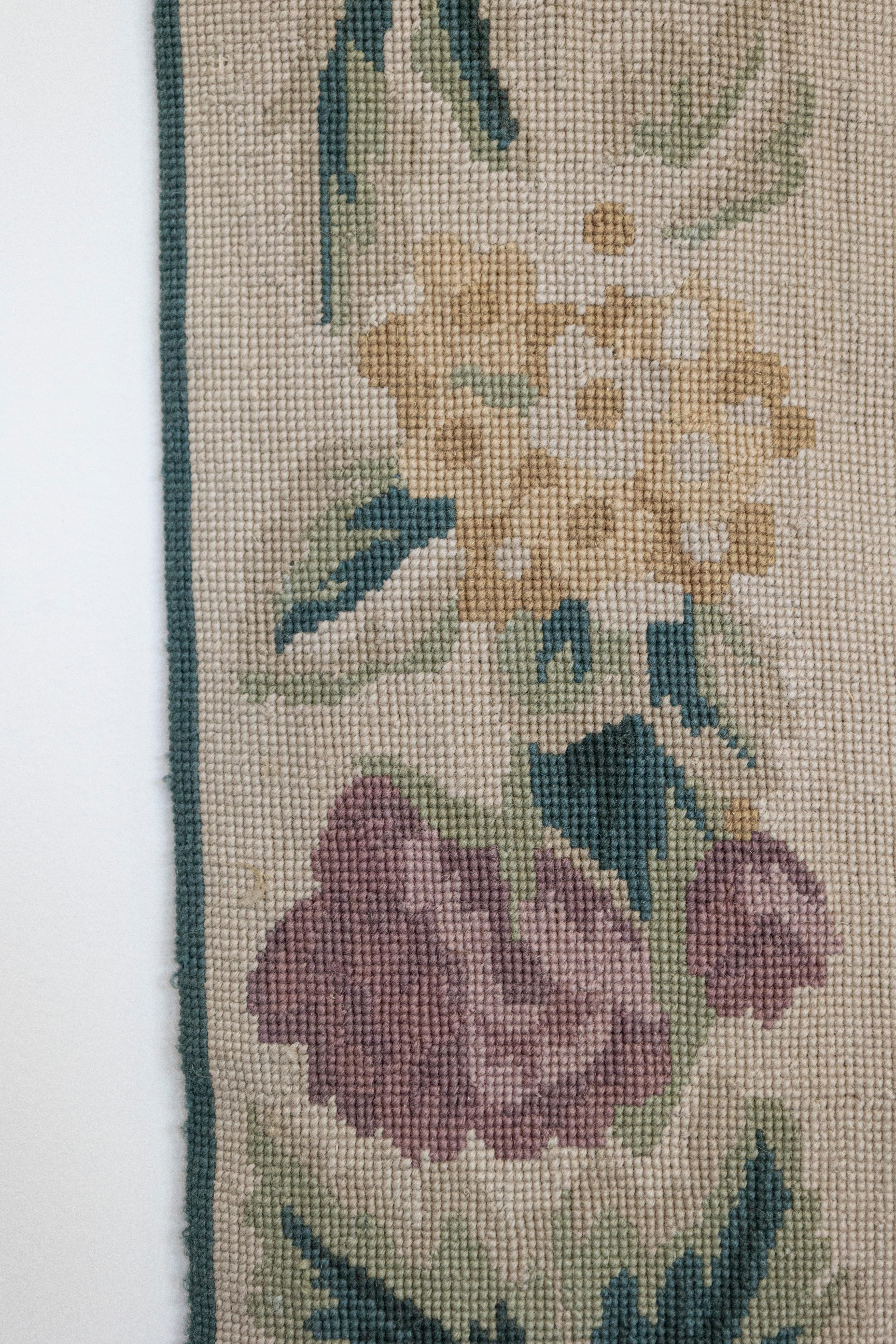 French 19th Century Aubusson Wall Tapestry with Pink and Cream Floral Décor For Sale 2