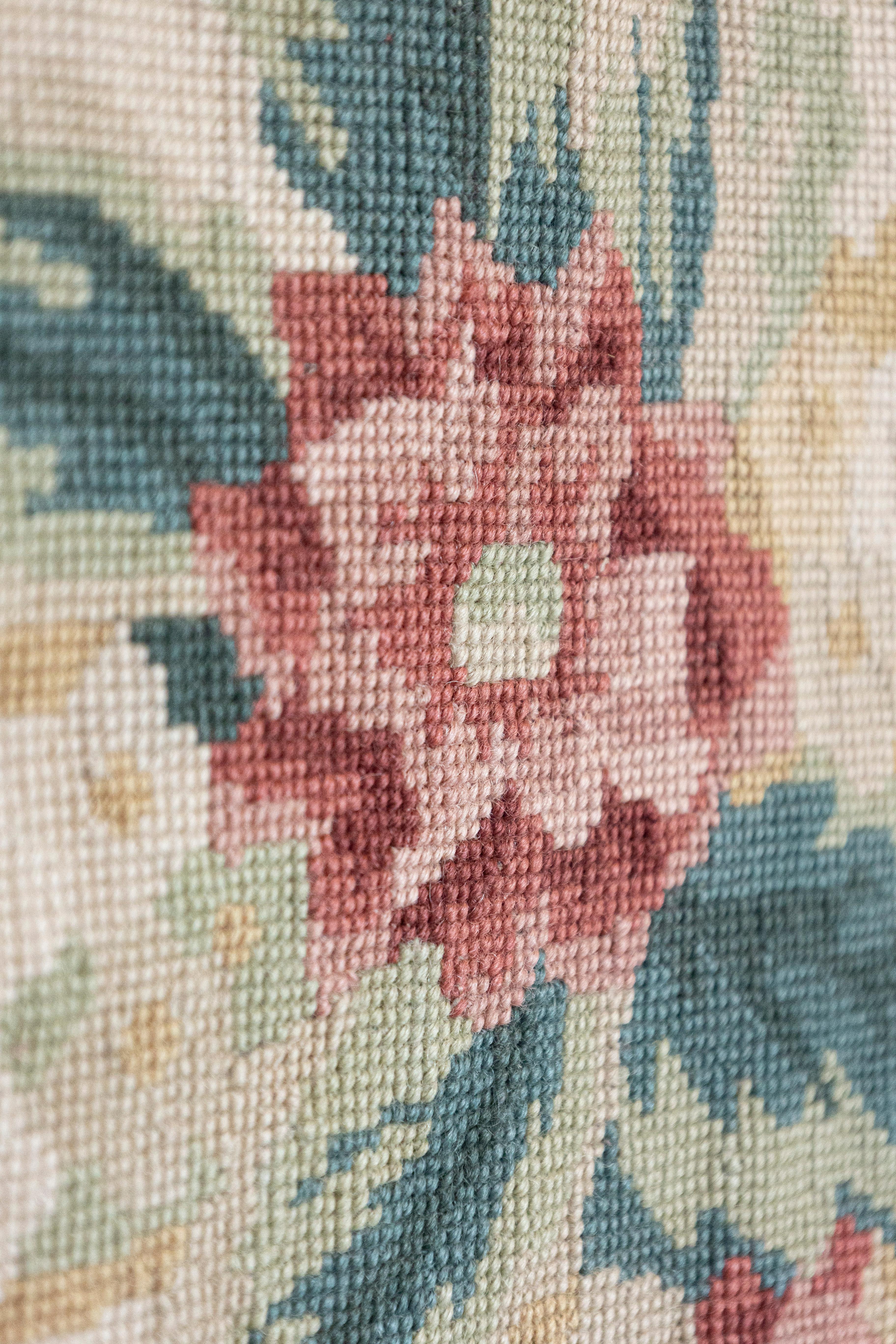 French 19th Century Aubusson Wall Tapestry with Pink and Cream Floral Décor For Sale 3