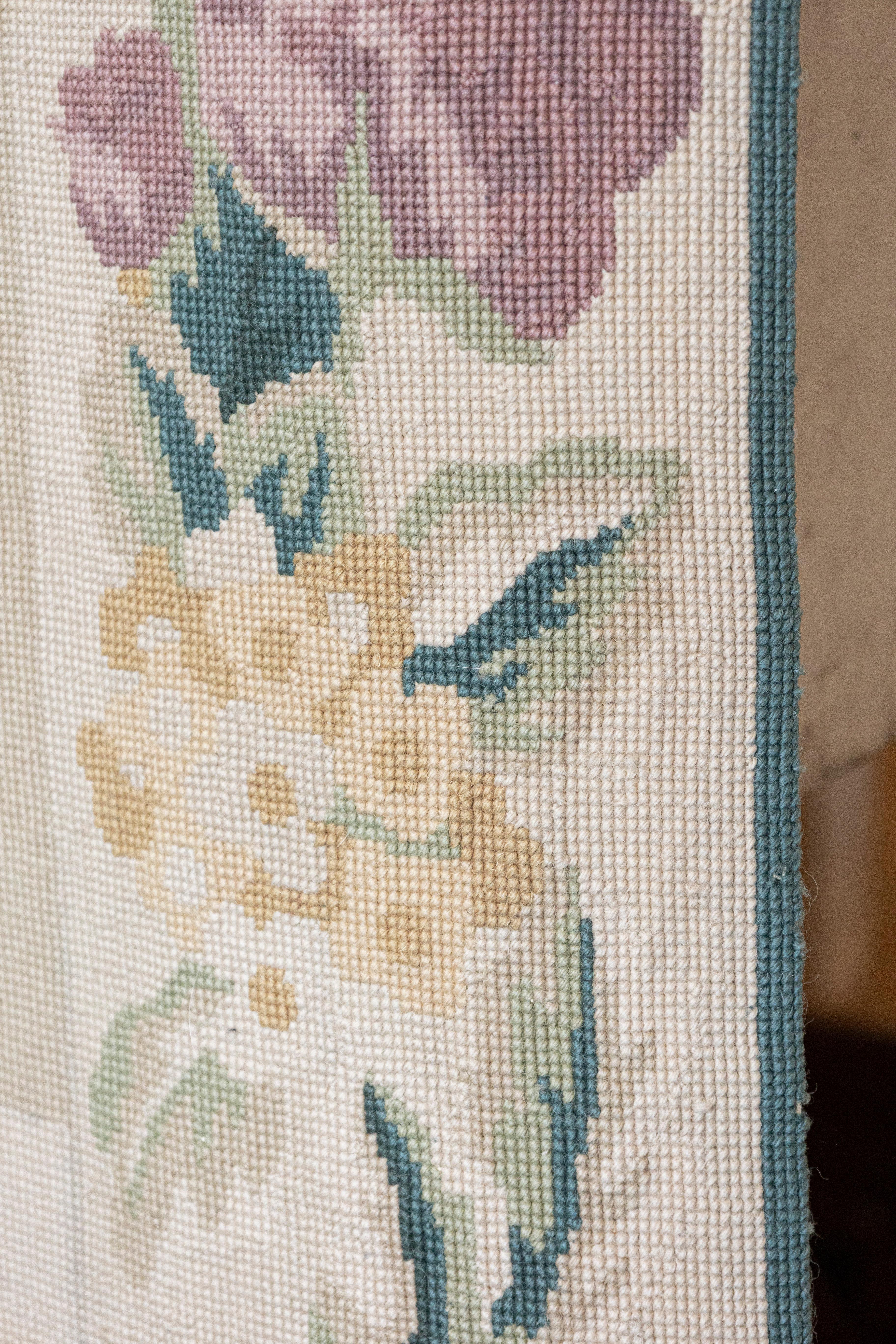 French 19th Century Aubusson Wall Tapestry with Pink and Cream Floral Décor For Sale 5