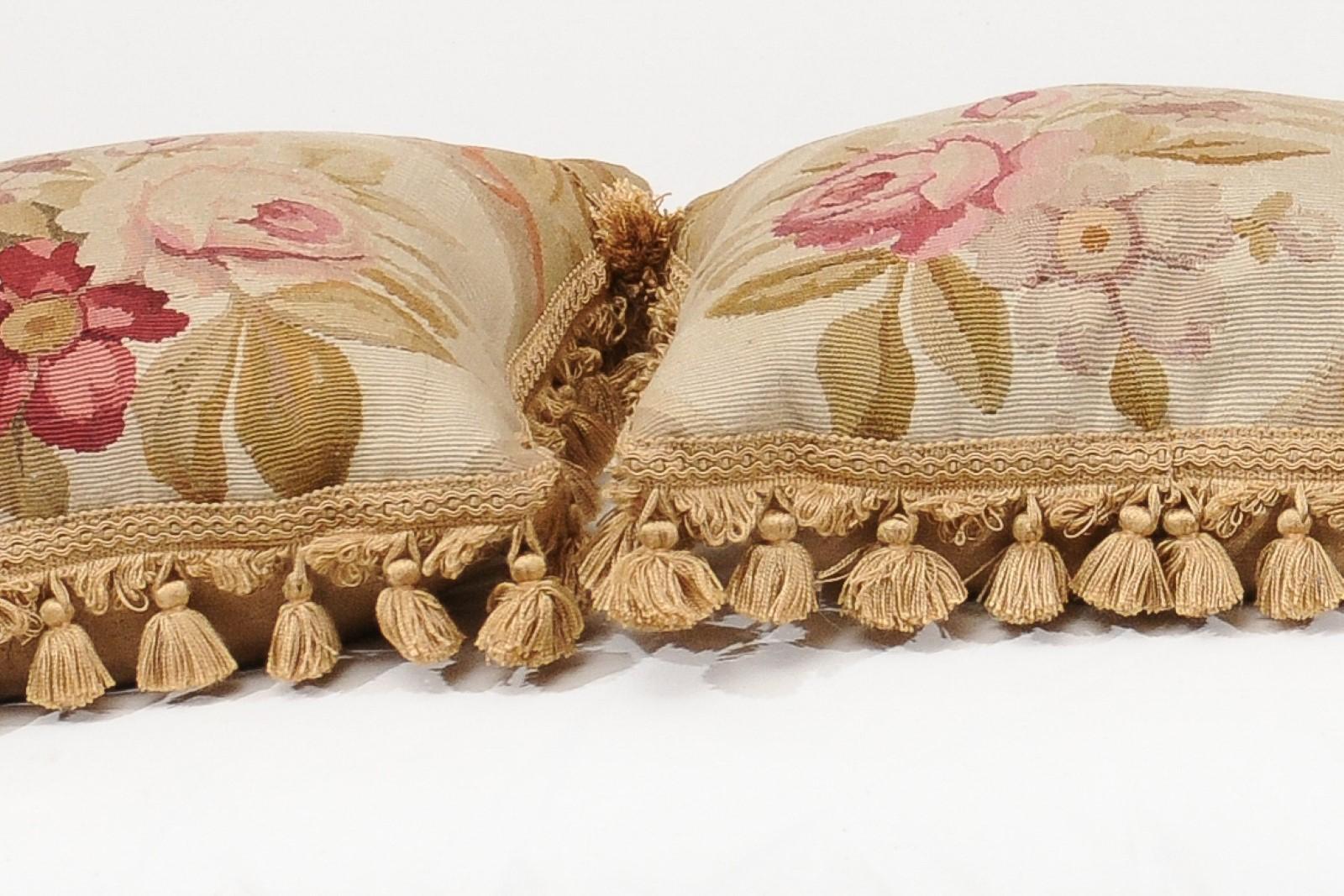 French 19th Century Aubusson Woven Tapestry Pillow with Roses and Tassels For Sale 9