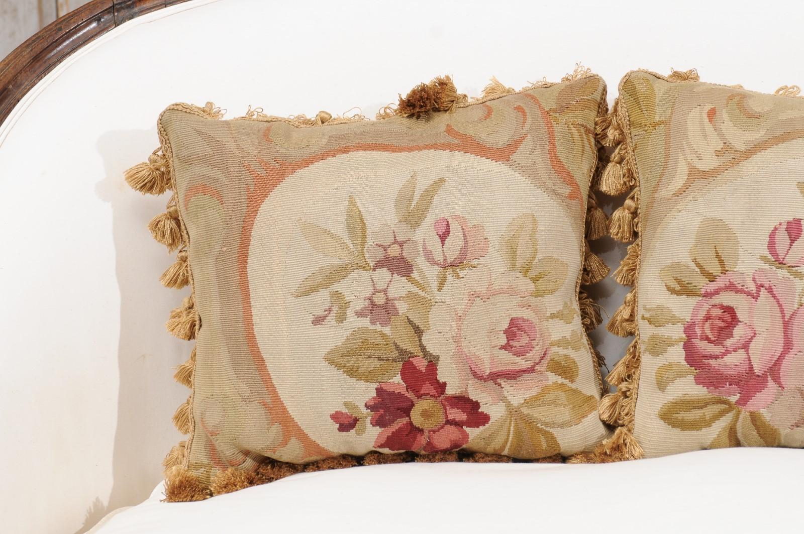 French 19th Century Aubusson Woven Tapestry Pillow with Roses and Tassels In Good Condition For Sale In Atlanta, GA