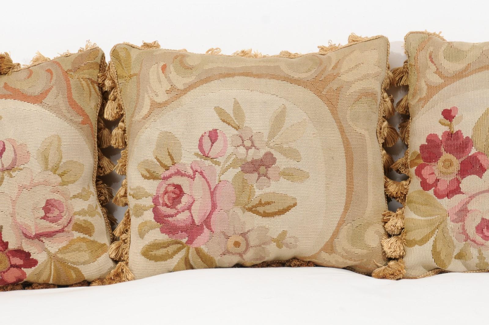 French 19th Century Aubusson Woven Tapestry Pillow with Roses and Tassels For Sale 1