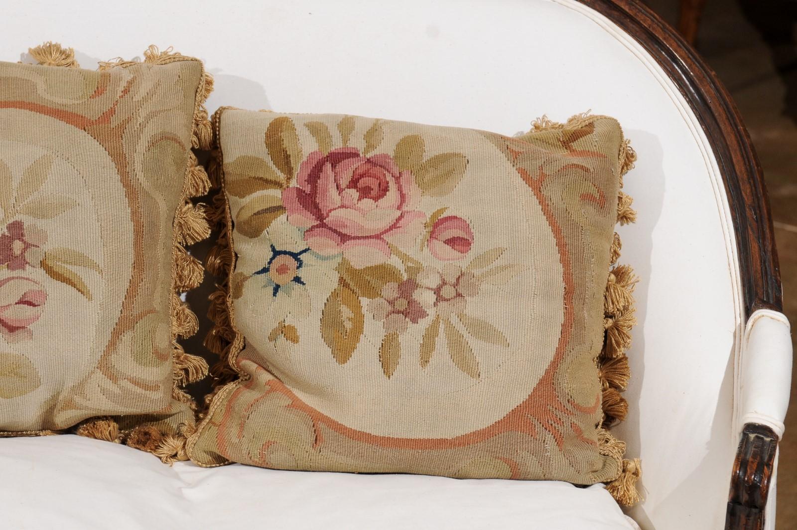 French 19th Century Aubusson Woven Tapestry Pillow with Roses and Tassels For Sale 3