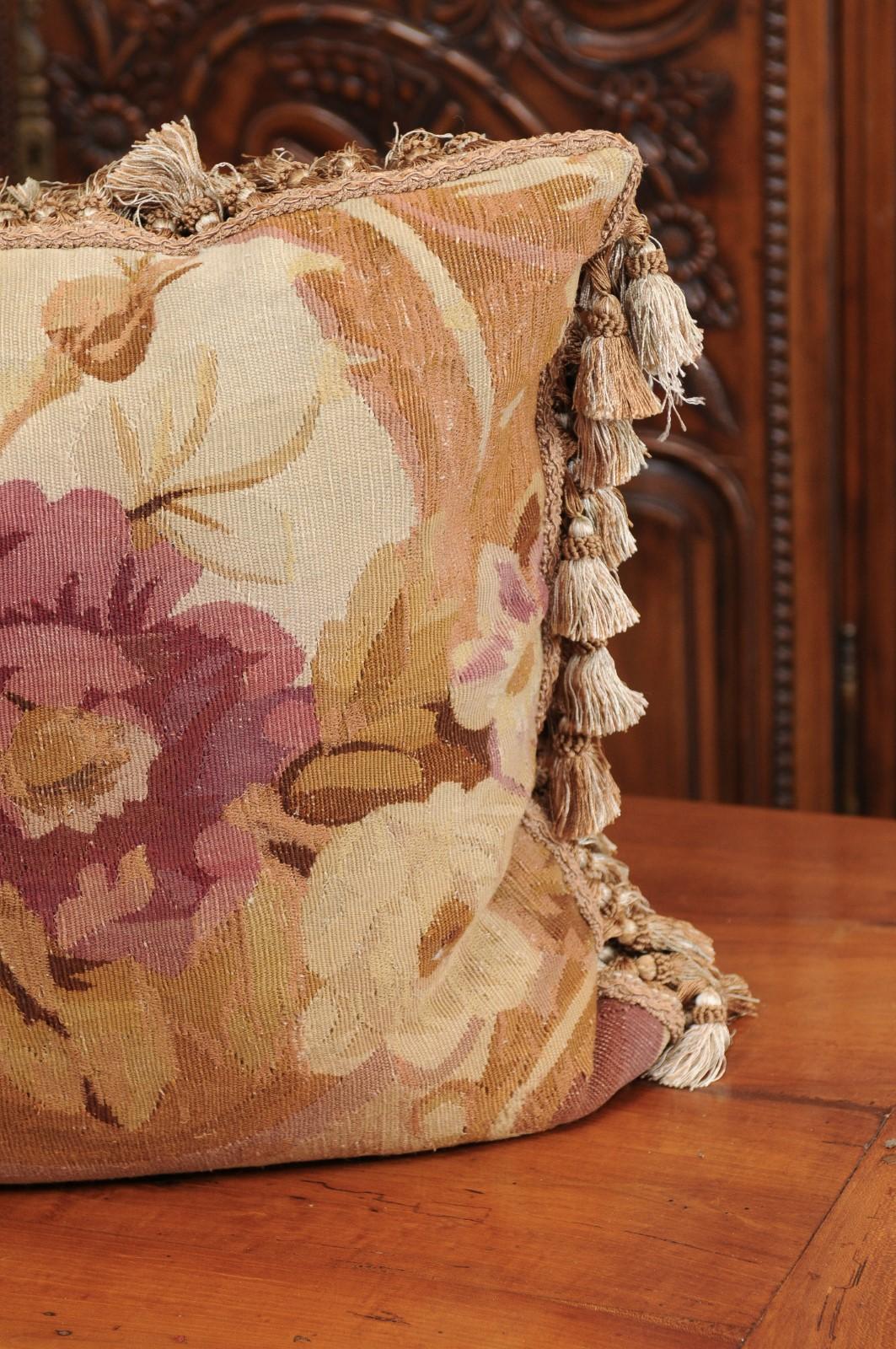 French 19th Century Aubusson Woven Tapestry Pillow with Roses Décor and Tassels For Sale 2