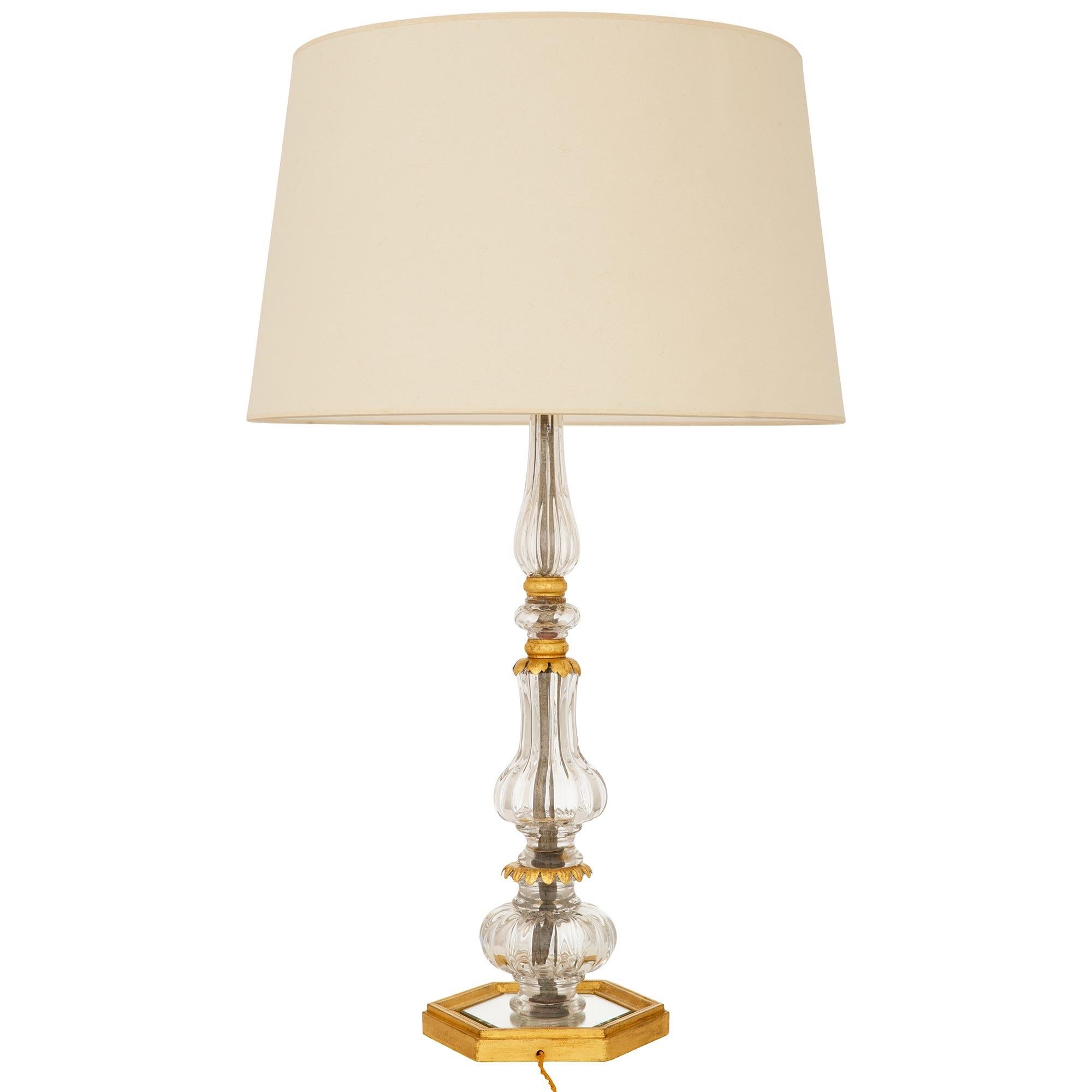 Lámpara francesa del siglo XIX de cristal de Baccarat, metal dorado y madera dorada en venta 2