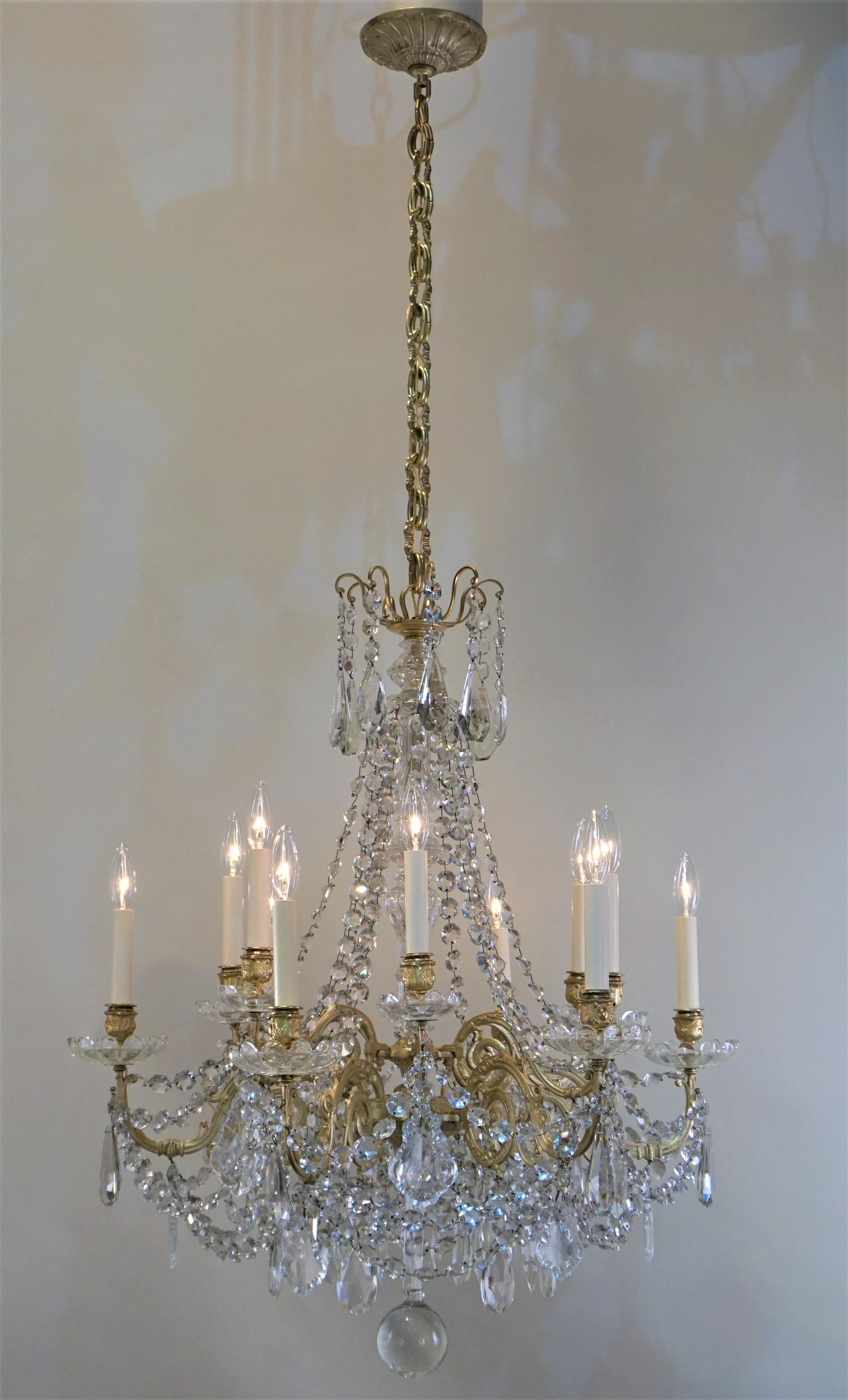 19th century electrified twelve light crystal and bronze French chandelier.
Measurement 29