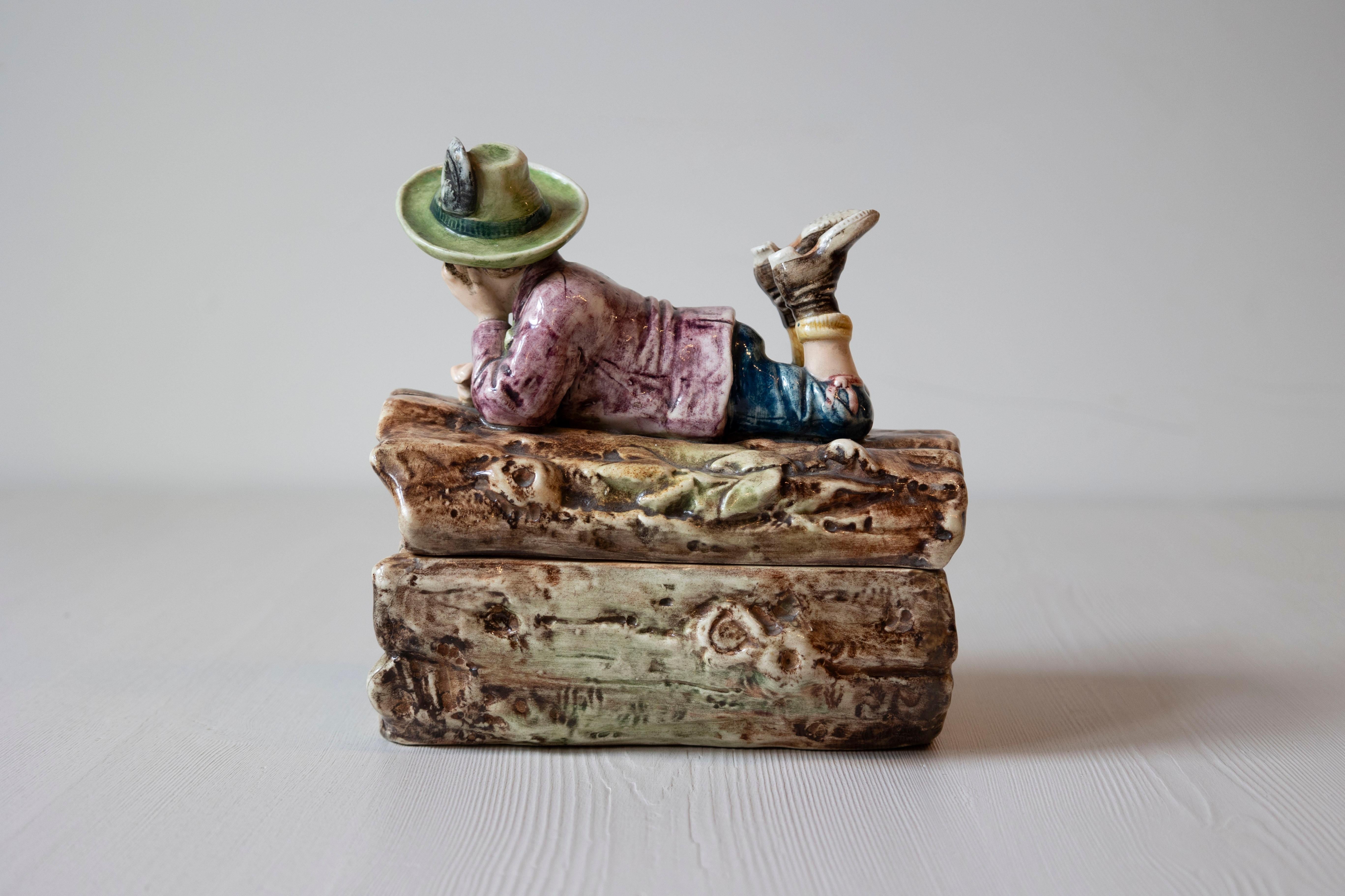 French 19th Century Barbotine Bonbon Box Depicting a Boy Laying on a Tree Trunk For Sale 3