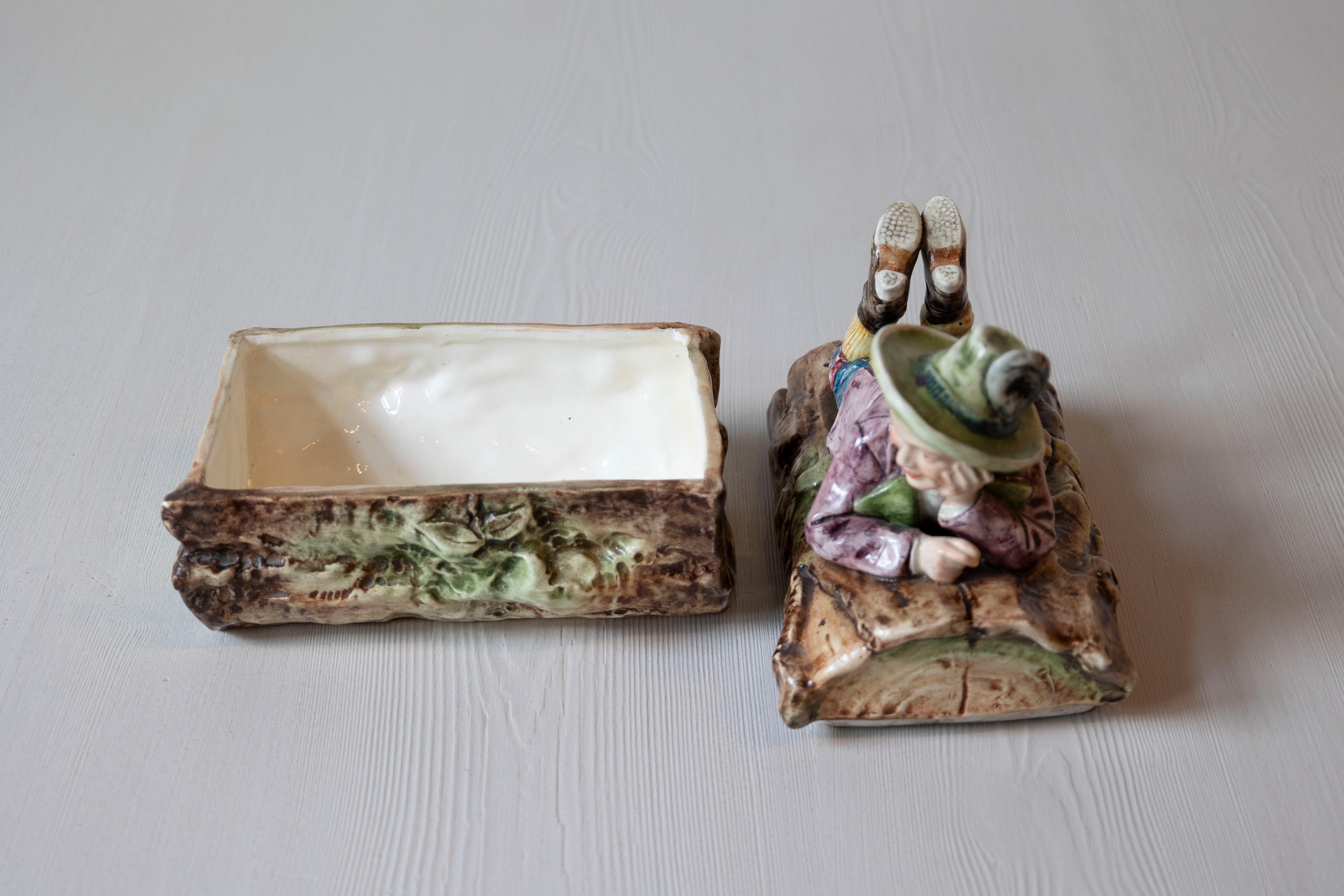 French 19th Century Barbotine Bonbon Box Depicting a Boy Laying on a Tree Trunk For Sale 5