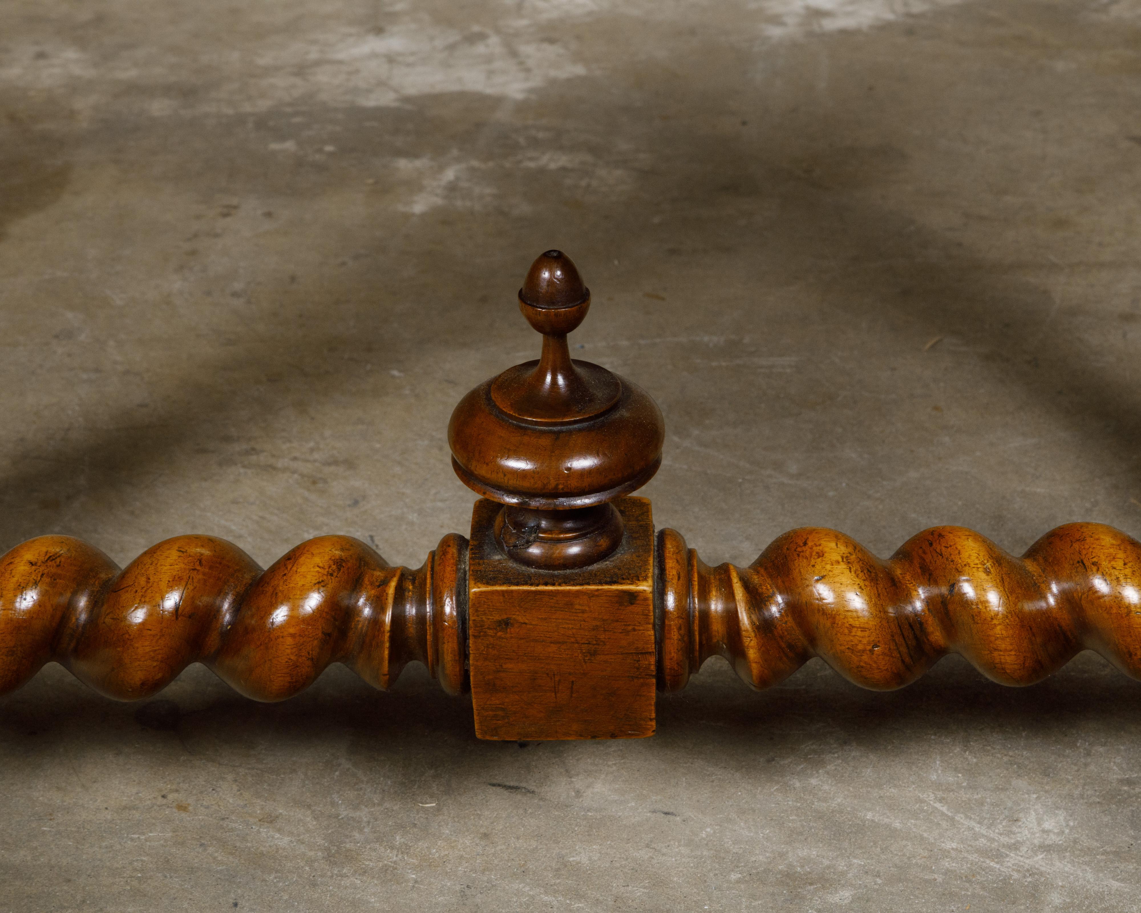 Sgabello francese del XIX secolo Barley Twist con pinna e tappezzeria in lino personalizzata in vendita 2