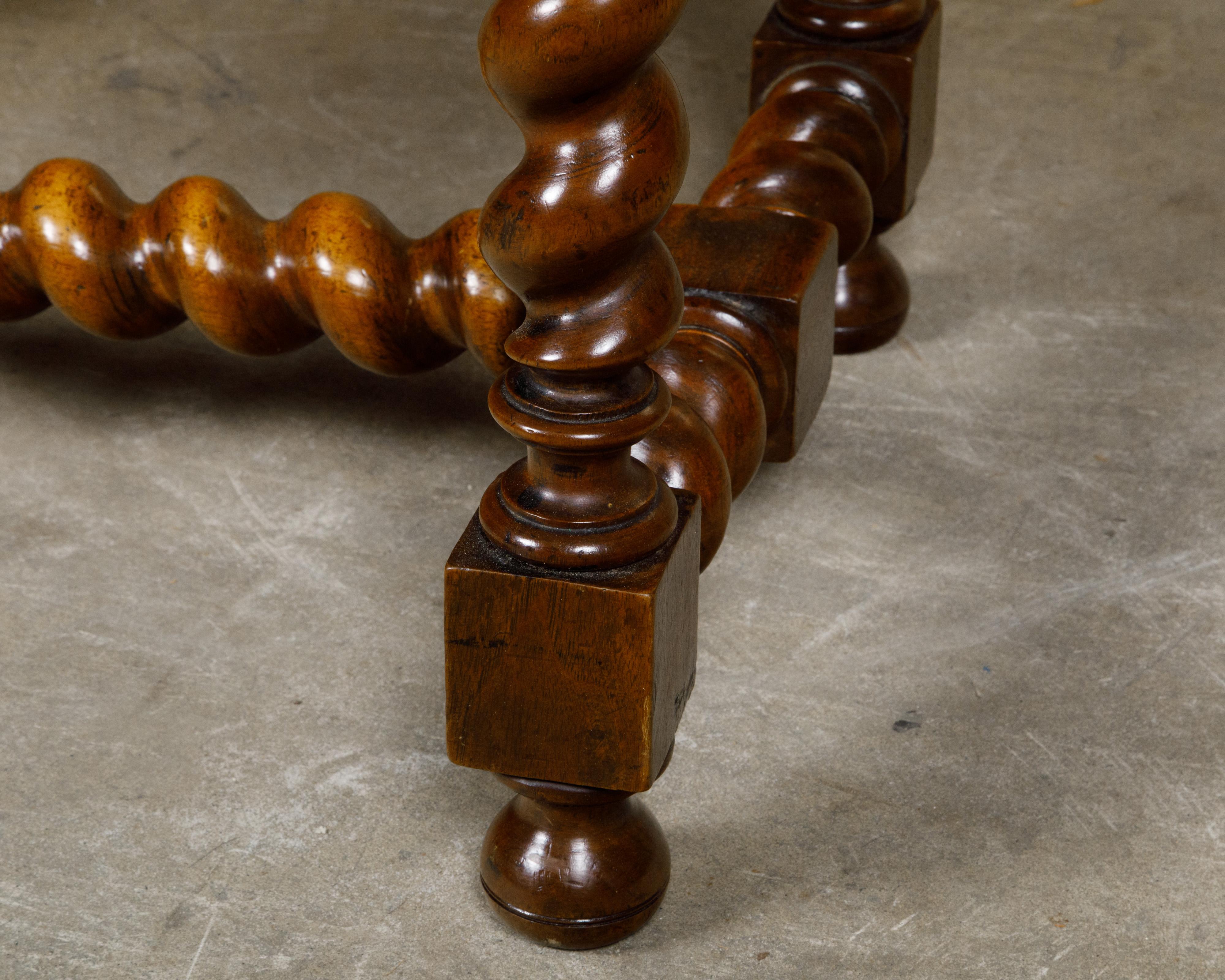 Sgabello francese del XIX secolo Barley Twist con pinna e tappezzeria in lino personalizzata in vendita 3