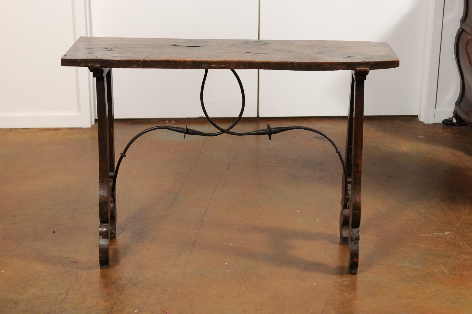 French 19th Century Baroque Walnut Console Table with Lyre Legs and Stretcher (19. Jahrhundert)