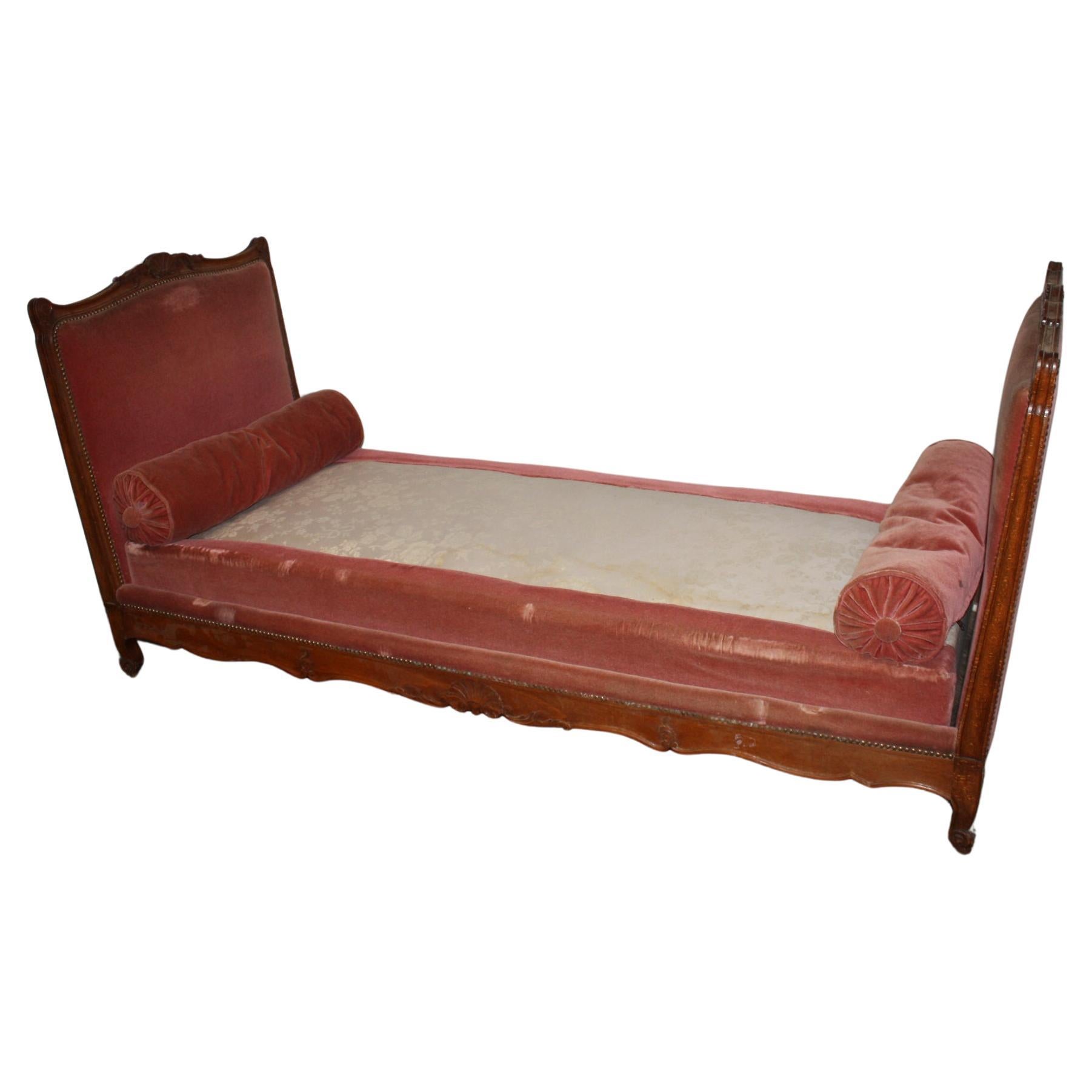 Französisches Bett oder Daybed aus dem 19. (Louis XV.) im Angebot