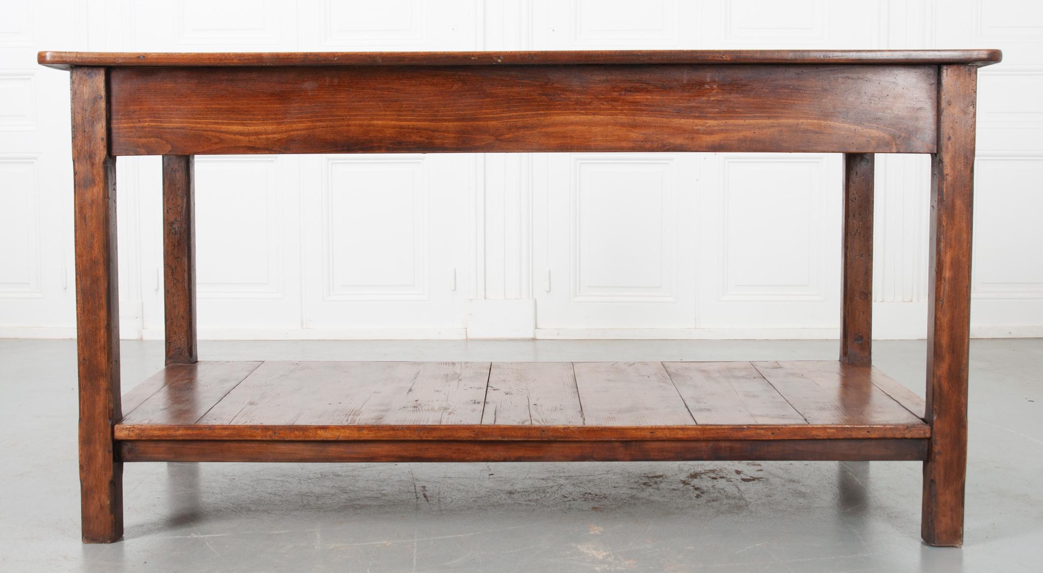 Table à tiroirs en hêtre du XIXe siècle français en vente 3