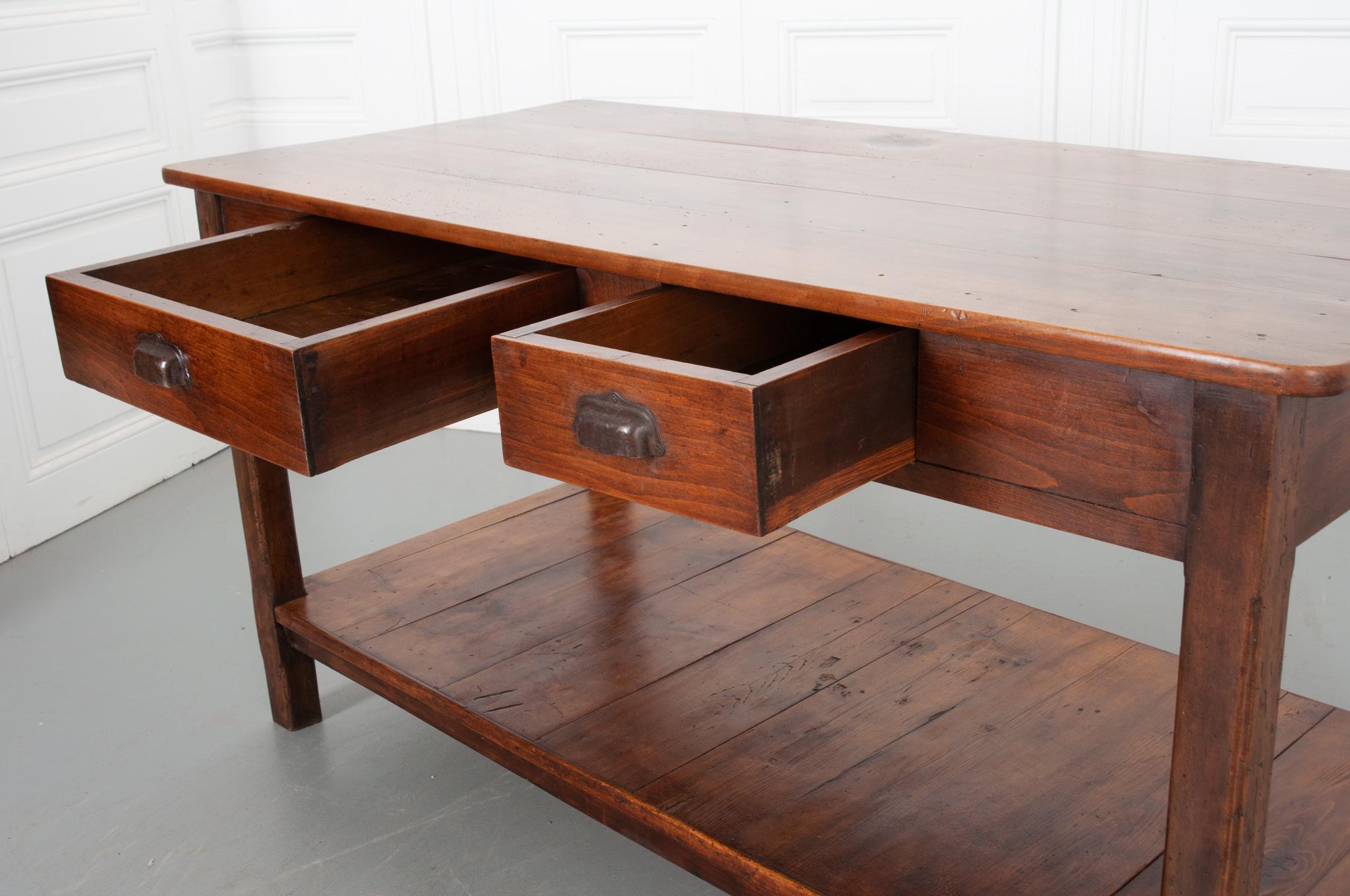 Fin du XIXe siècle Table à tiroirs en hêtre du XIXe siècle français en vente
