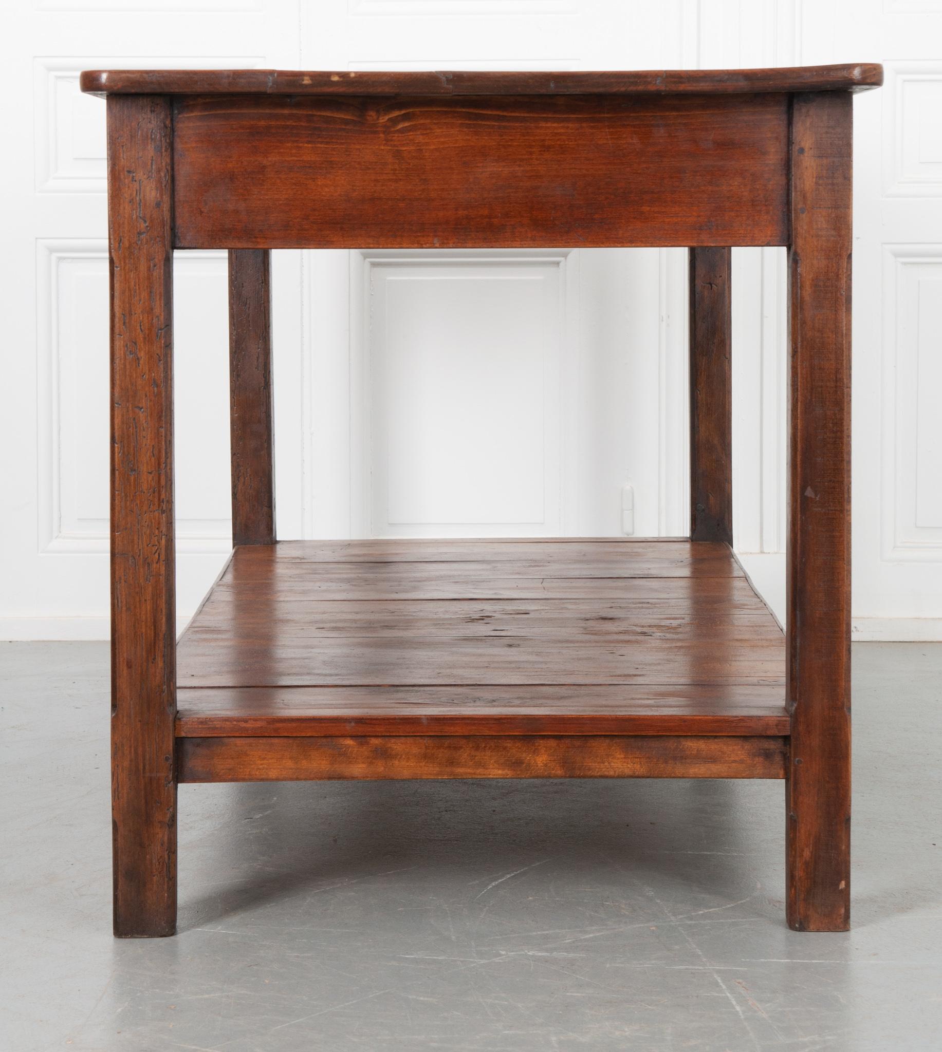 Table à tiroirs en hêtre du XIXe siècle français en vente 1
