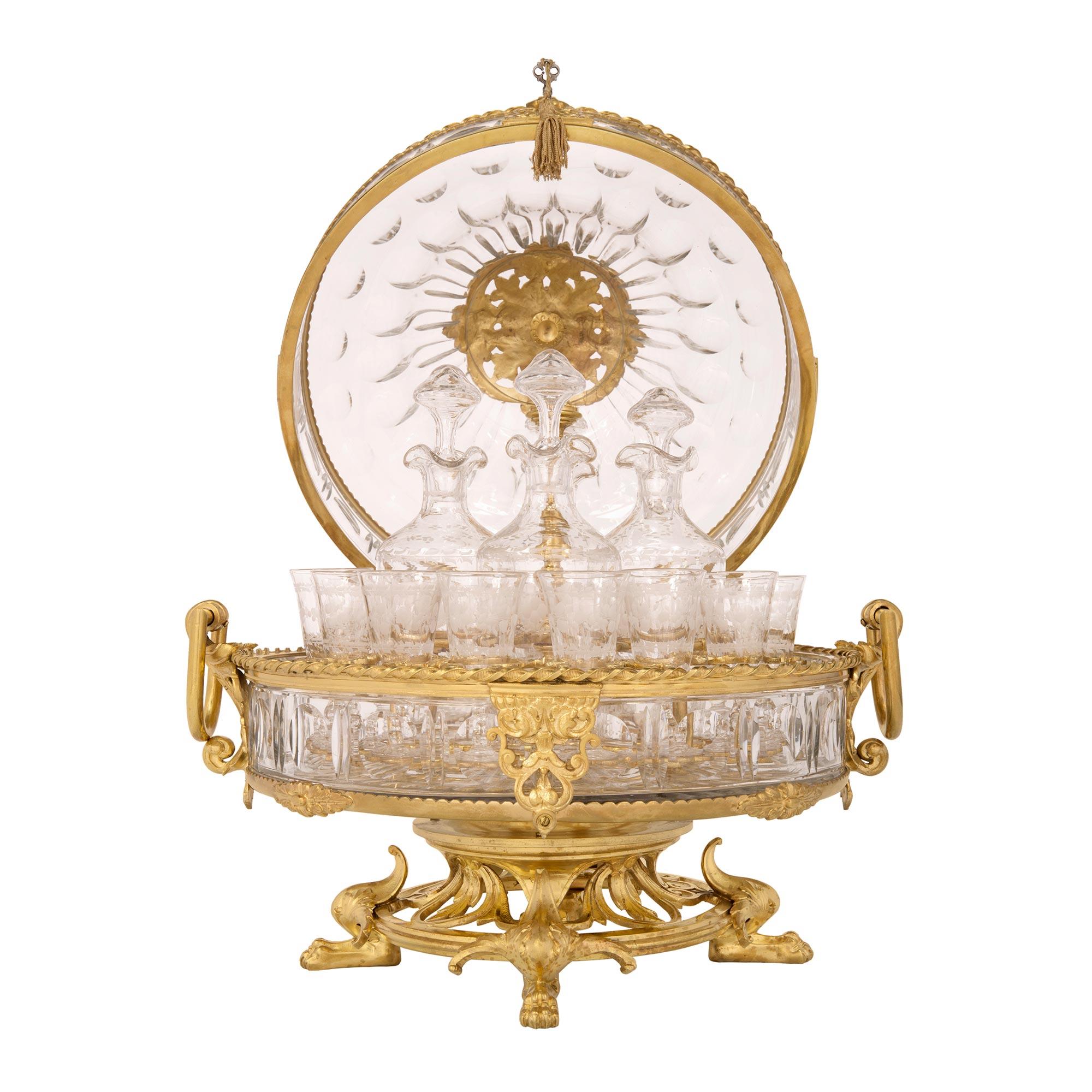 French 19th Century Belle Époque Period Baccarat Crystal Cave À Liqueur In Good Condition For Sale In West Palm Beach, FL