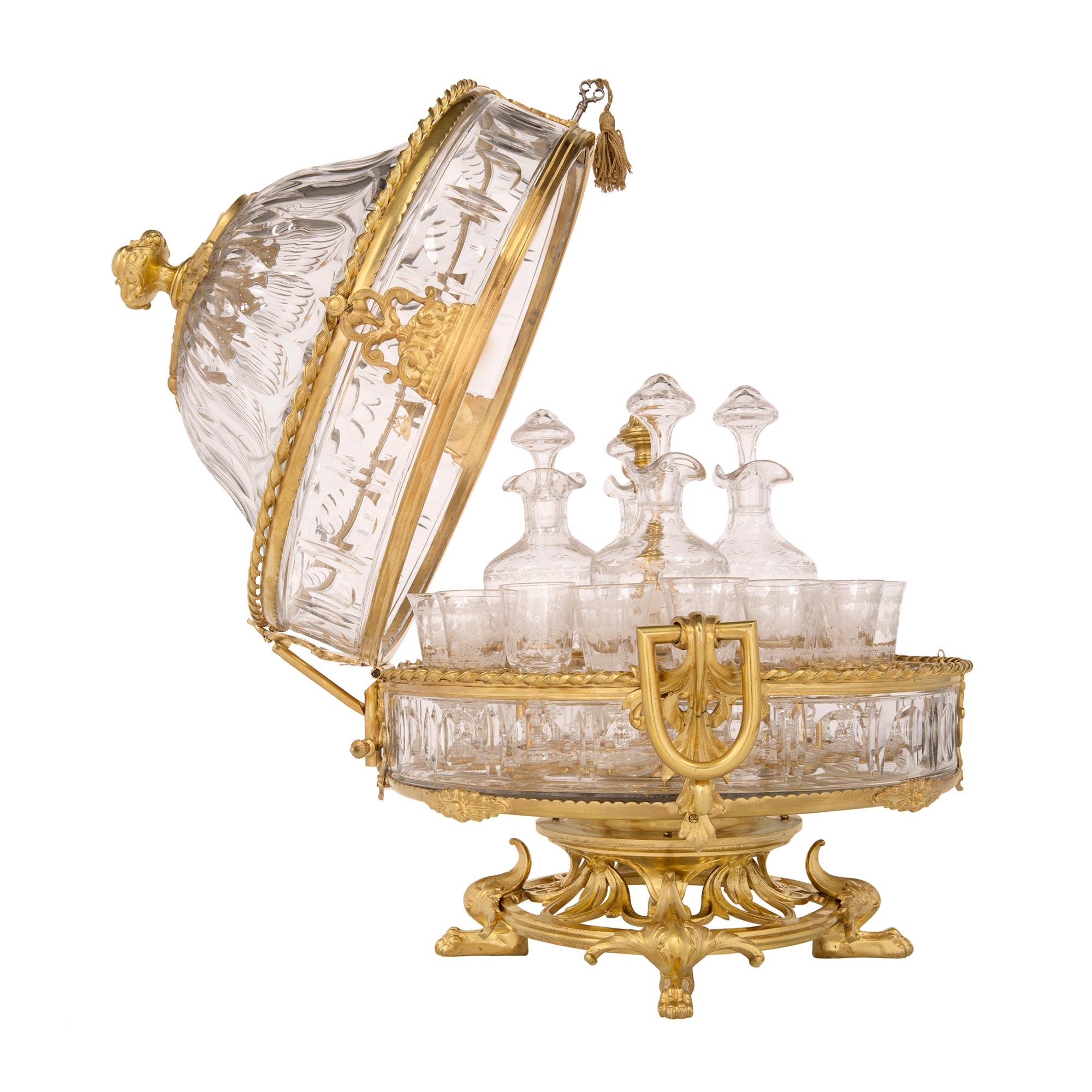 Français Cave à liqueur en cristal de Baccarat du 19ème siècle de la période Belle Poque française en vente
