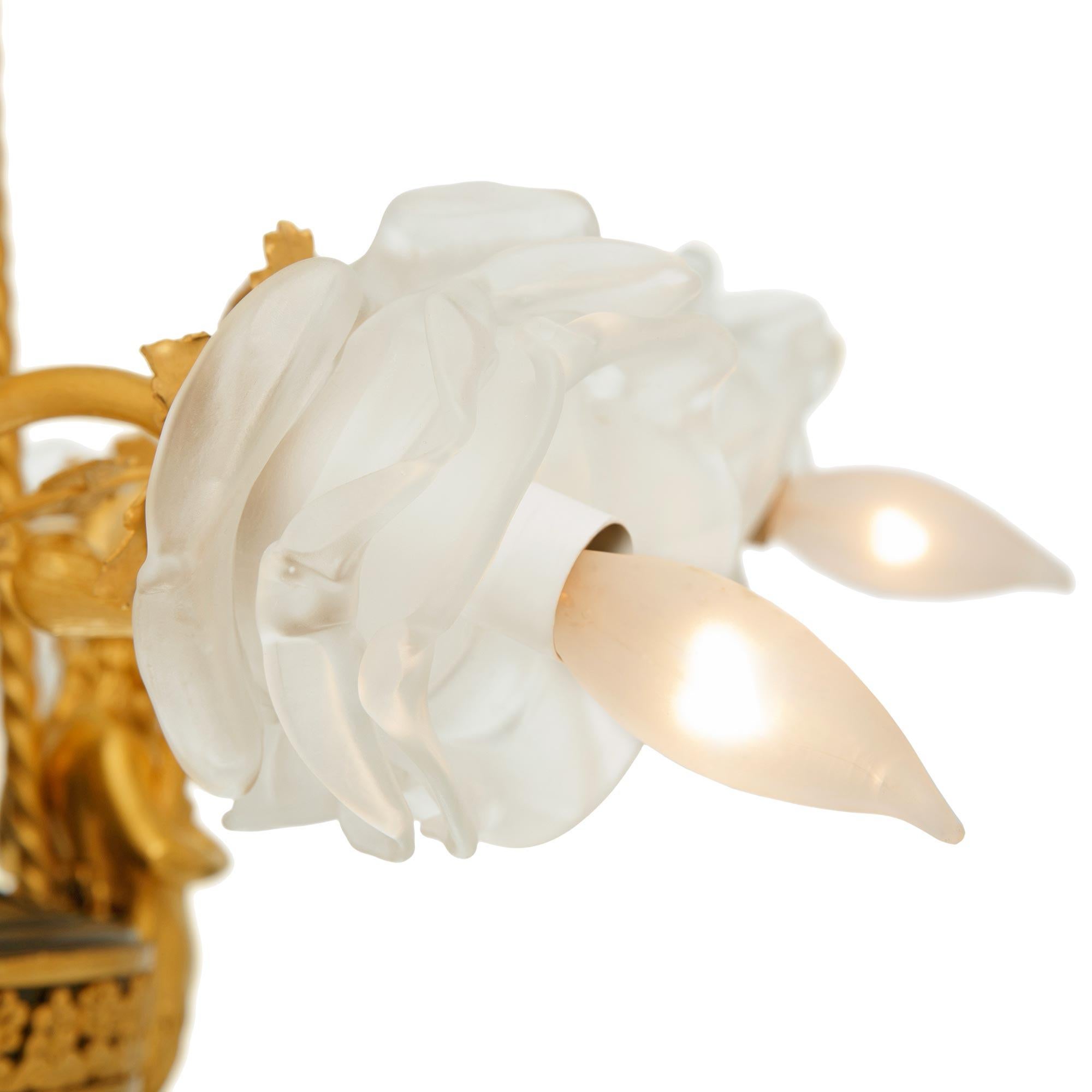 Lampadario francese del XIX secolo del periodo Belle Epoque in bronzo e Ormolu in vendita 1