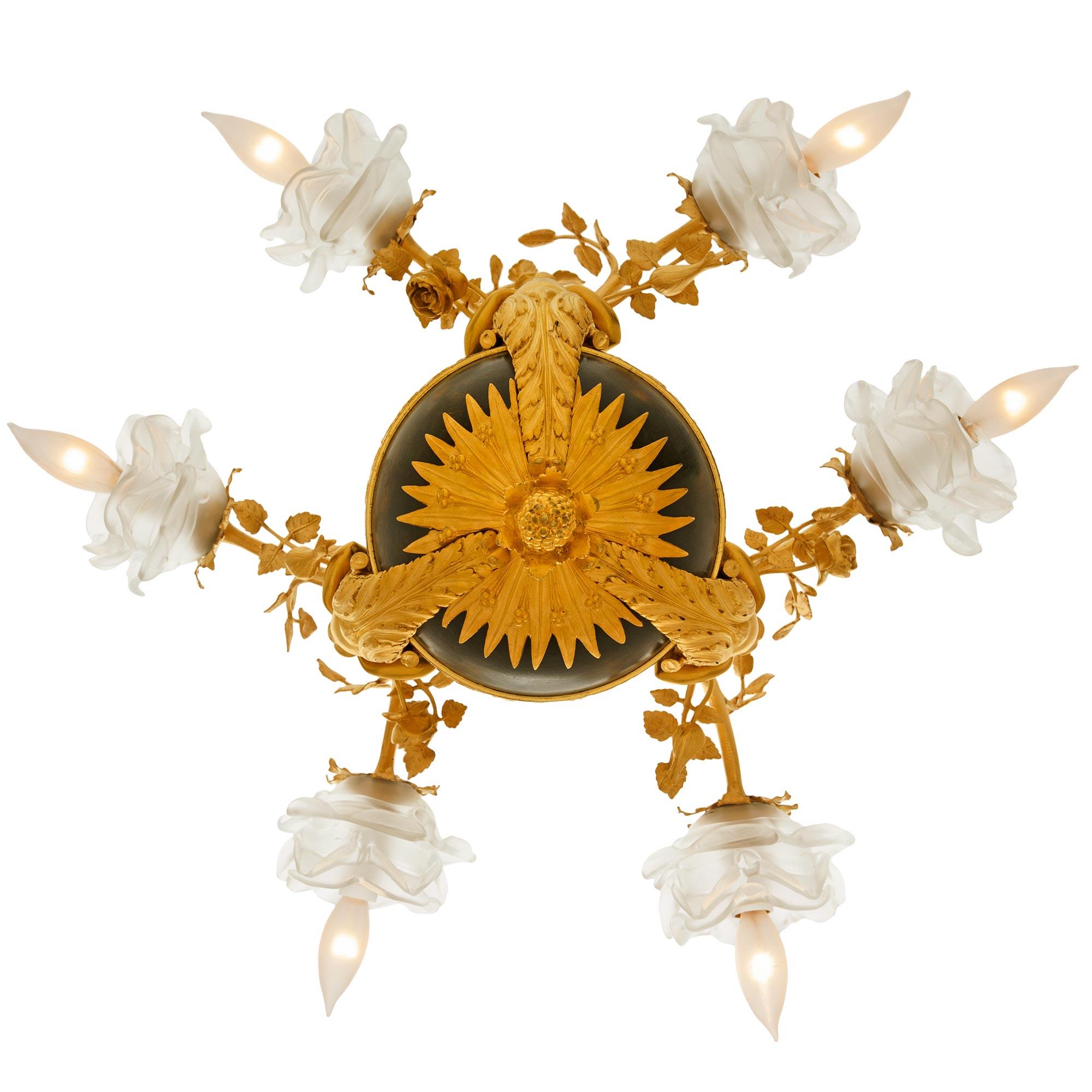 Lampadario francese del XIX secolo del periodo Belle Epoque in bronzo e Ormolu in vendita 3