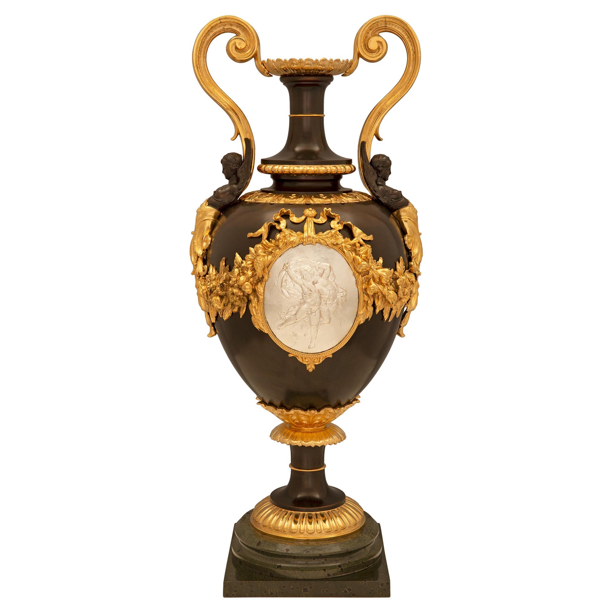 Urna de Bronce y Ormolu, Francesa, Siglo XIX, Periodo Belle Époque