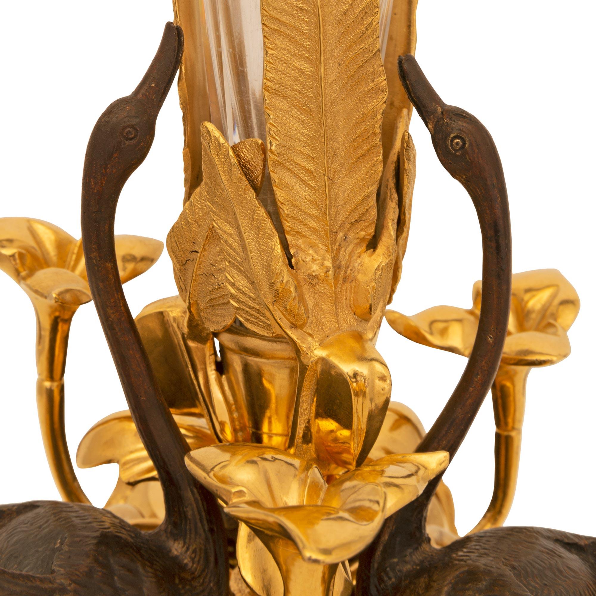 Vase en bronze, cristal et ormolu de la priode Belle poque du XIXe sicle franais Bon état - En vente à West Palm Beach, FL
