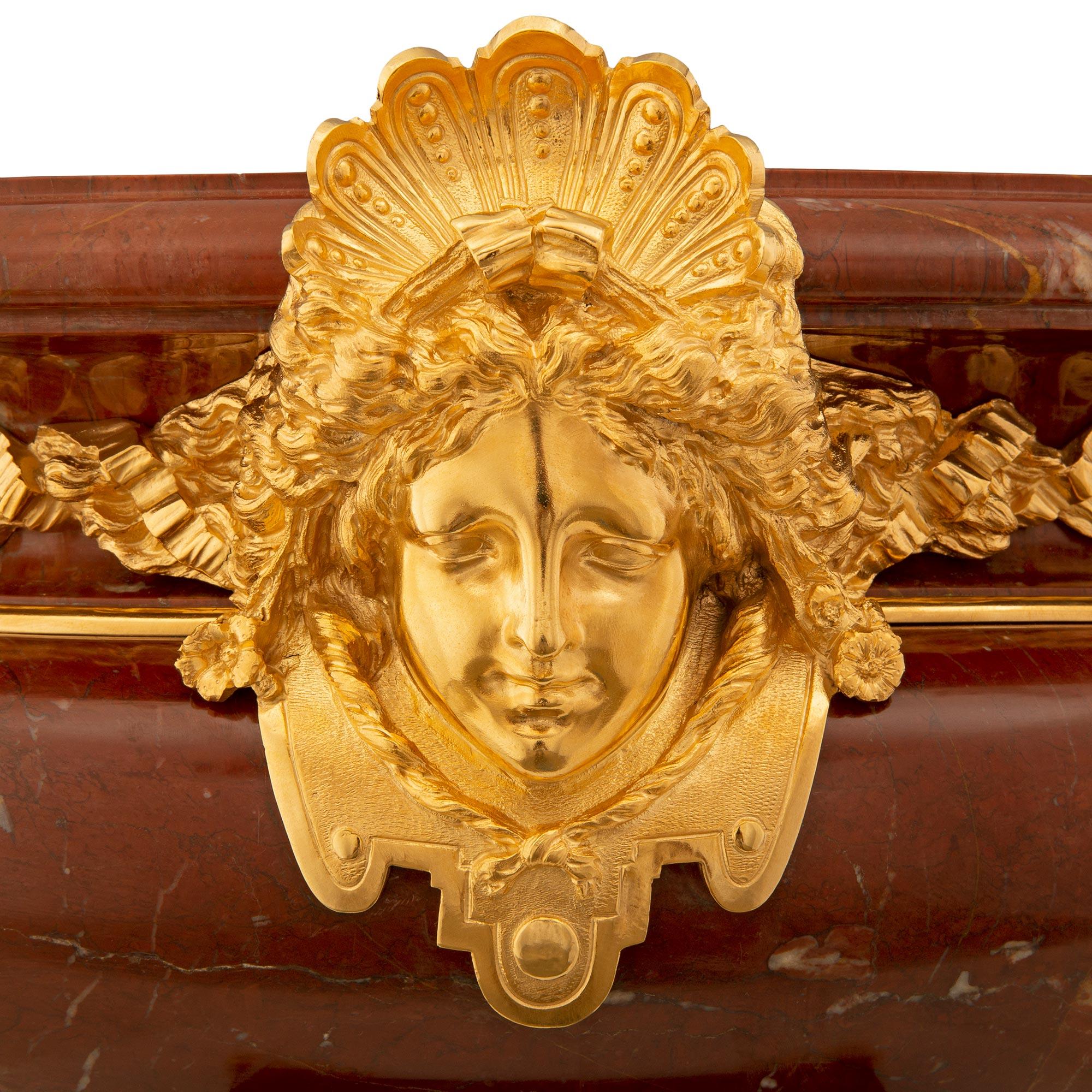 Centro de mesa francés de la Belle Époque del siglo XIX atribuido a François Linke Ormolú en venta