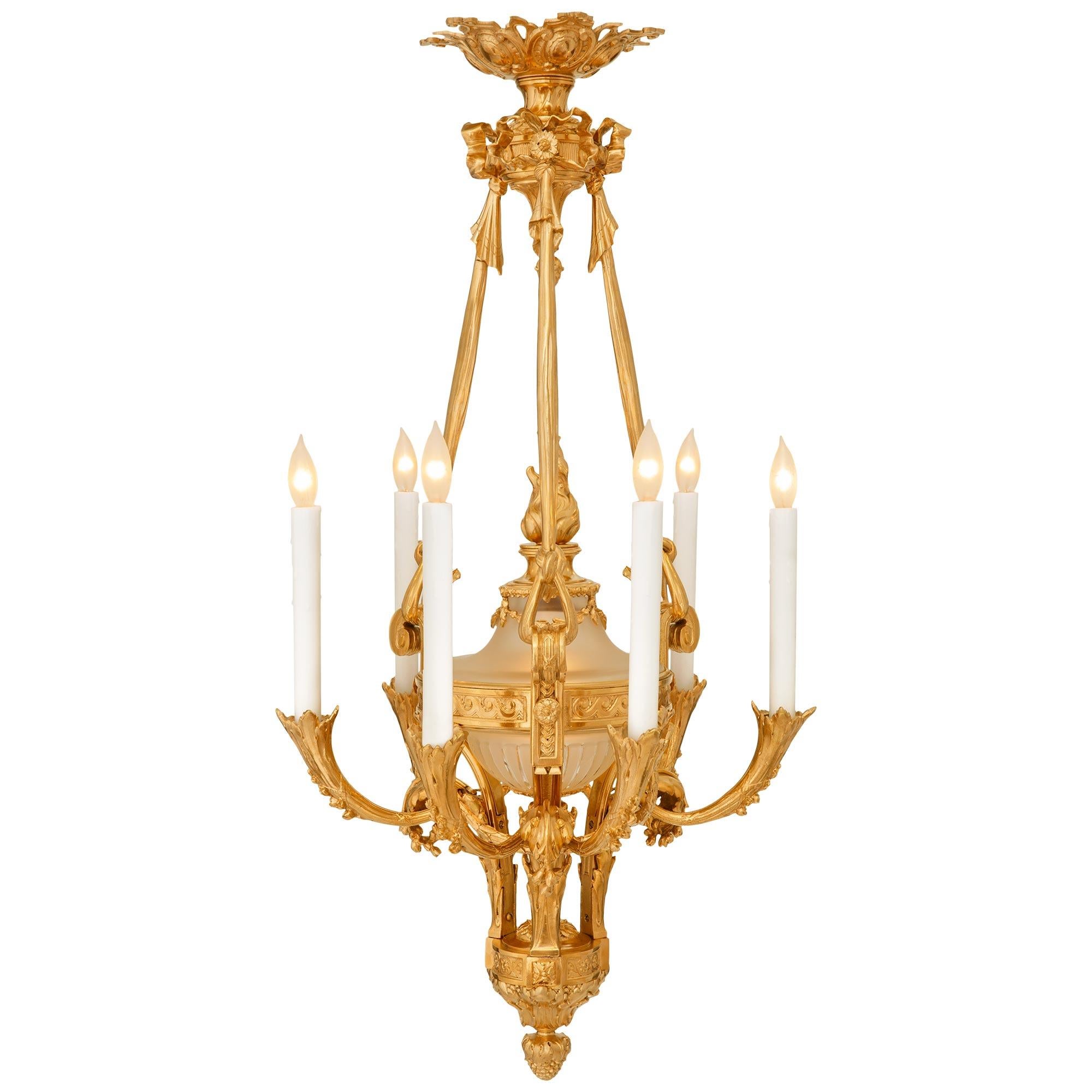 Französischer Kristall- und Ormolu-Kronleuchter aus der Belle Epoque des 19. (Louis XVI.) im Angebot