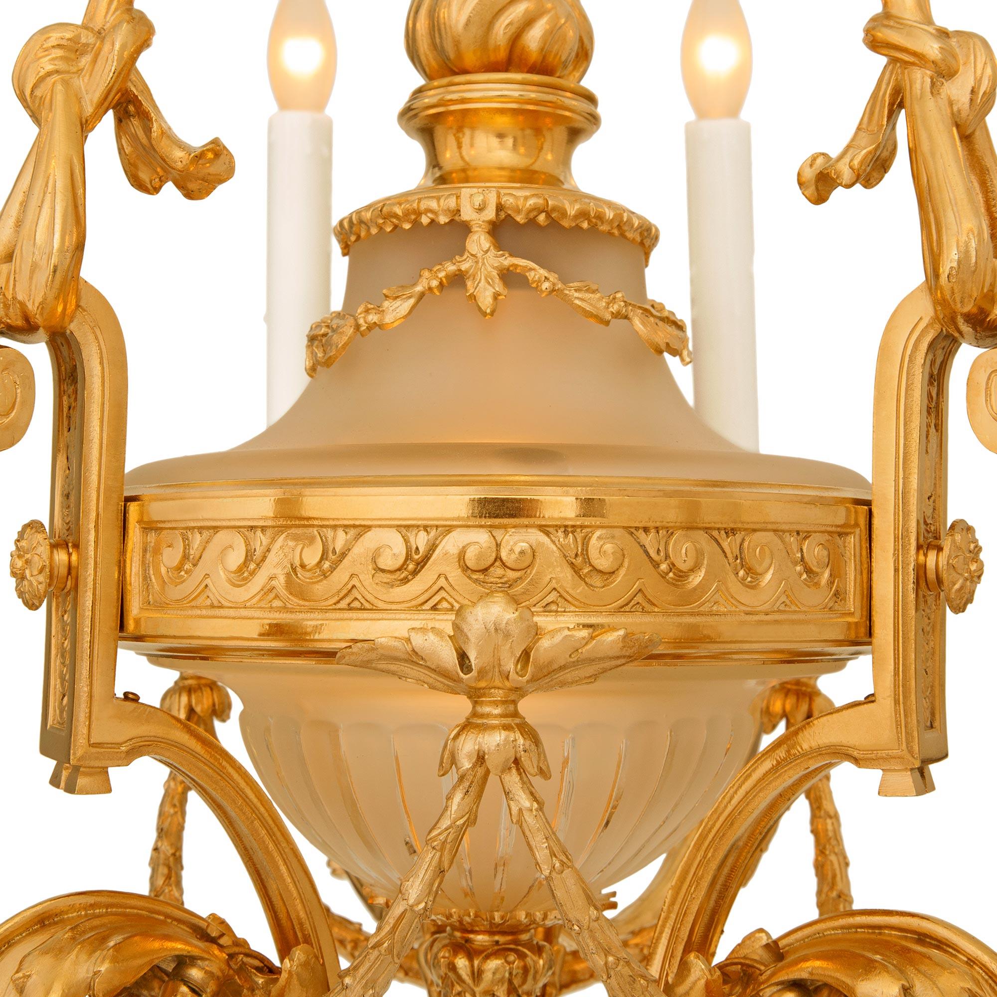 Französischer Kristall- und Ormolu-Kronleuchter aus der Belle Epoque des 19. im Angebot 1