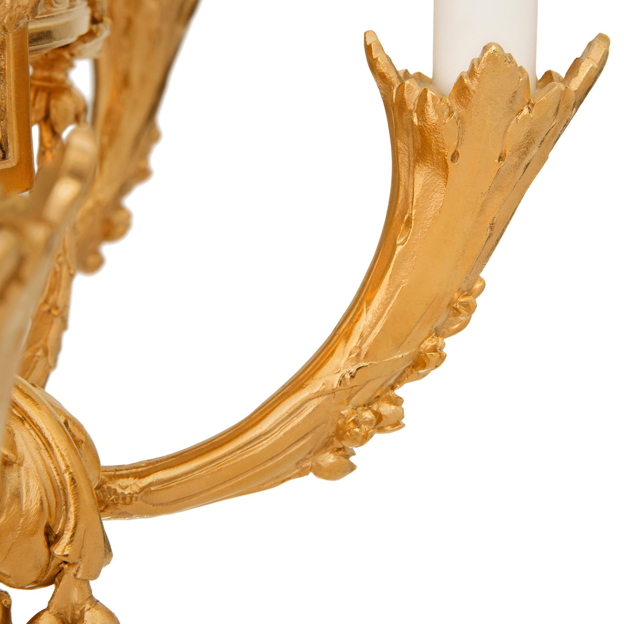 Französischer Kristall- und Ormolu-Kronleuchter aus der Belle Epoque des 19. im Angebot 2