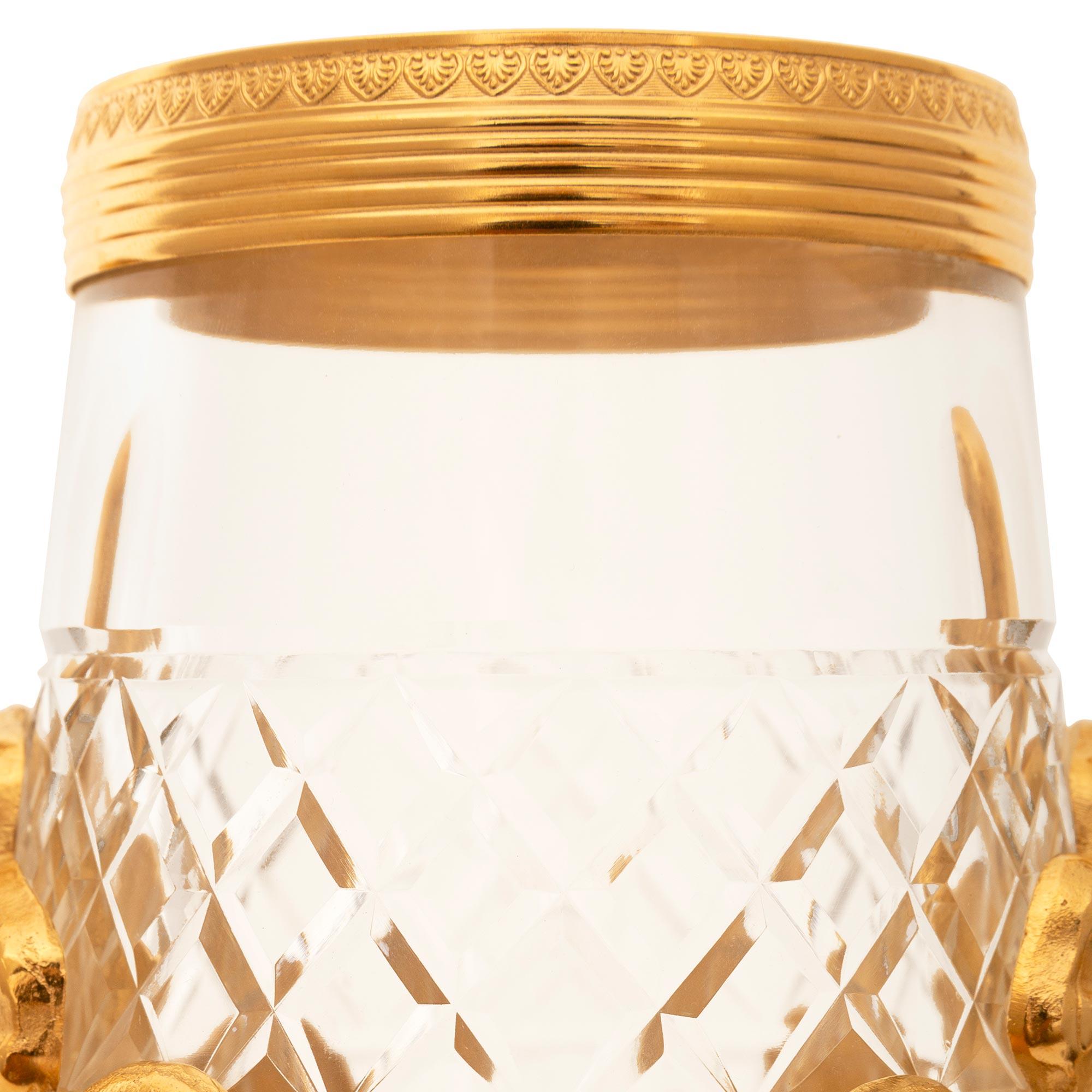 Francese Vaso di cristallo e ormolo francese del XIX secolo del periodo Belle Epoque in vendita
