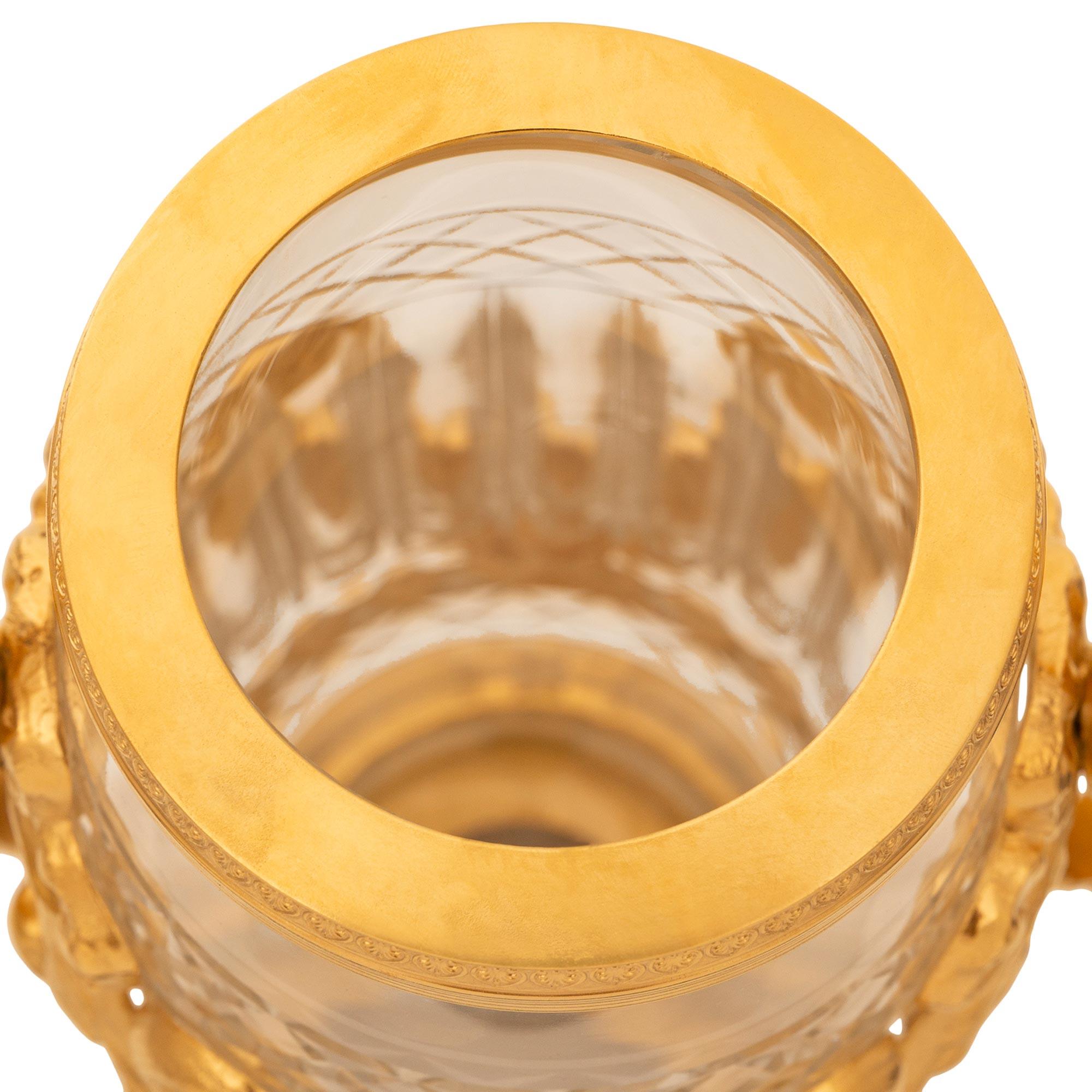 Vaso di cristallo e ormolo francese del XIX secolo del periodo Belle Epoque in vendita 2