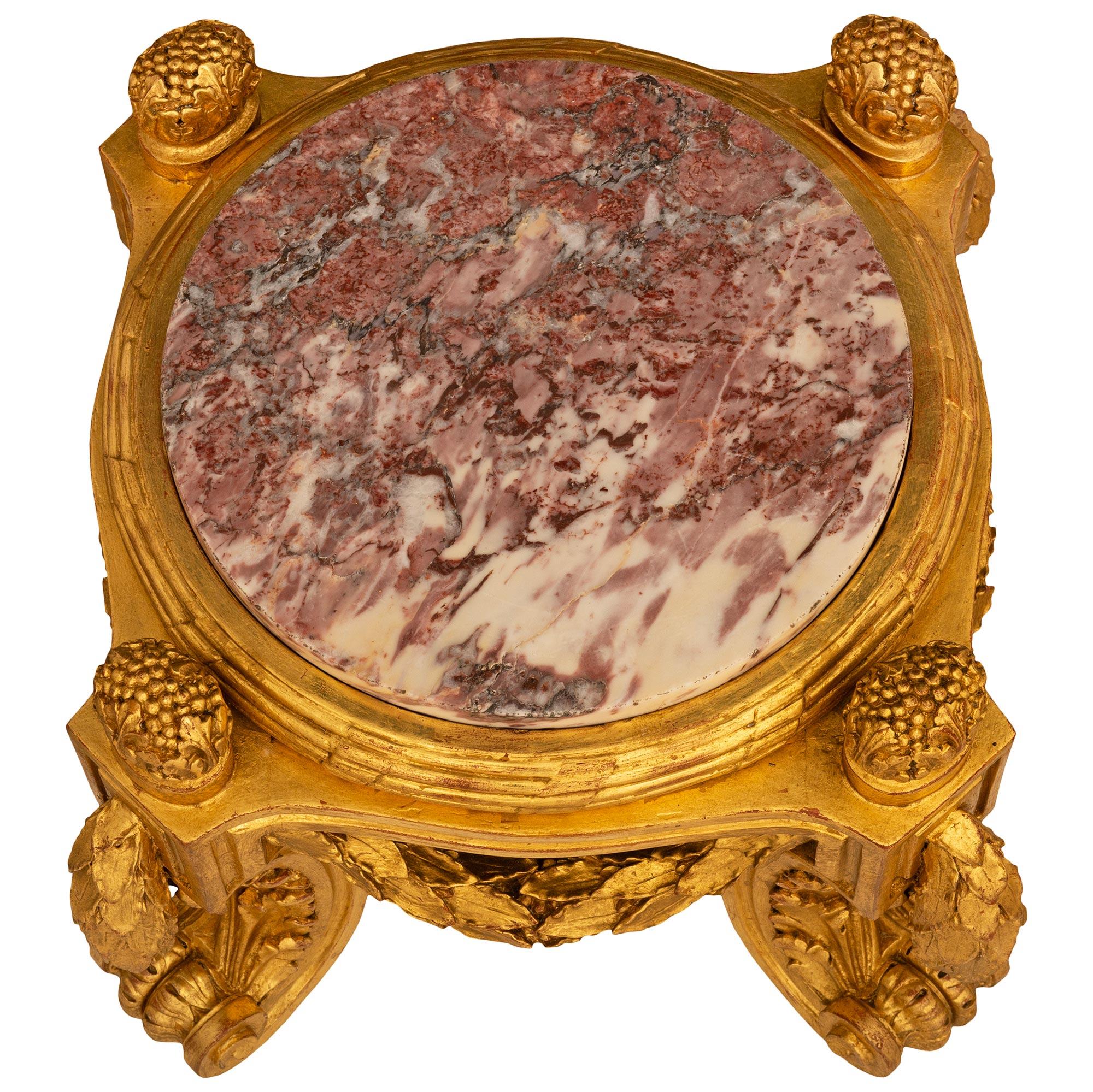 Marbre French 19th century Belle Epoque period Giltwood and marble pedestal (piédestal en bois doré et marbre) en vente