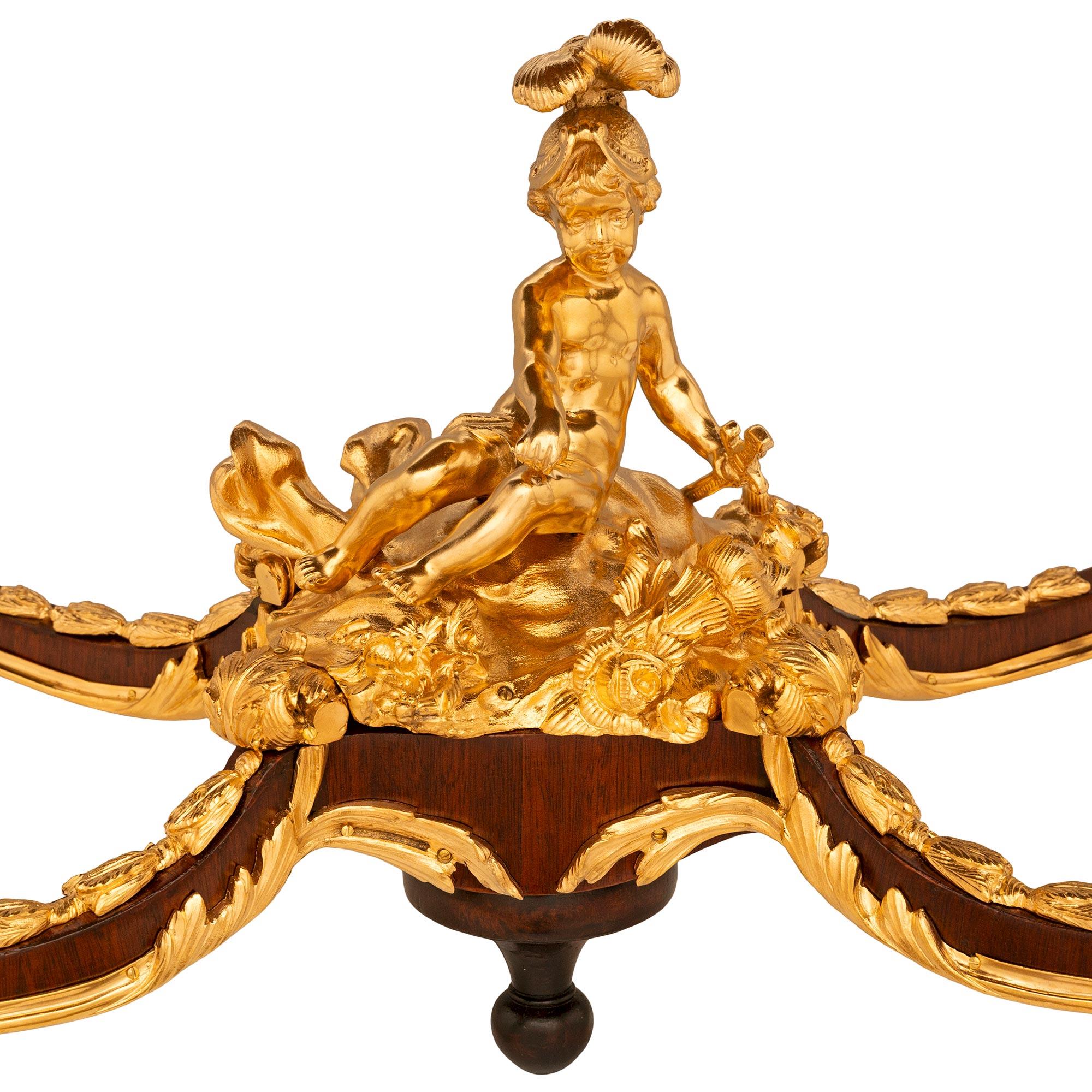 Mesa de centro de madera de Rey y Ormolu del Periodo de la Belle Epoque francesa del siglo XIX en venta 4