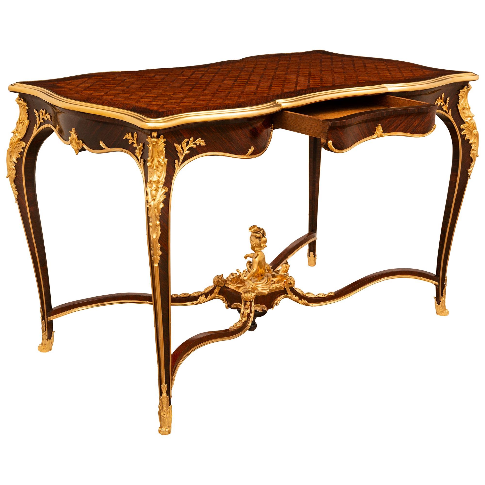 Mesa de centro de madera de Rey y Ormolu del Periodo de la Belle Epoque francesa del siglo XIX Francés en venta