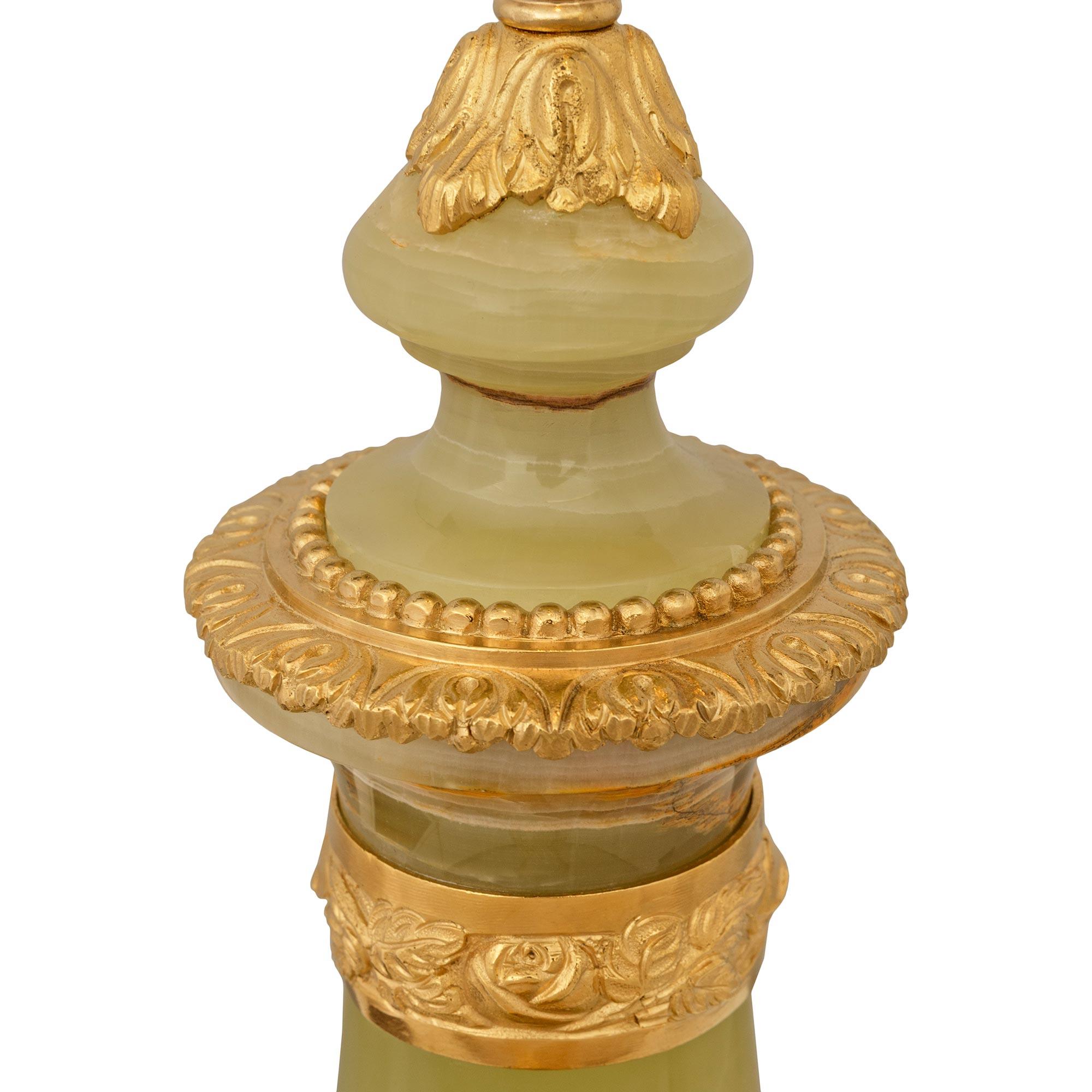 Lámpara francesa del siglo XIX Belle Époque Período Luis XVI Ónice y Ormolu Ónix en venta