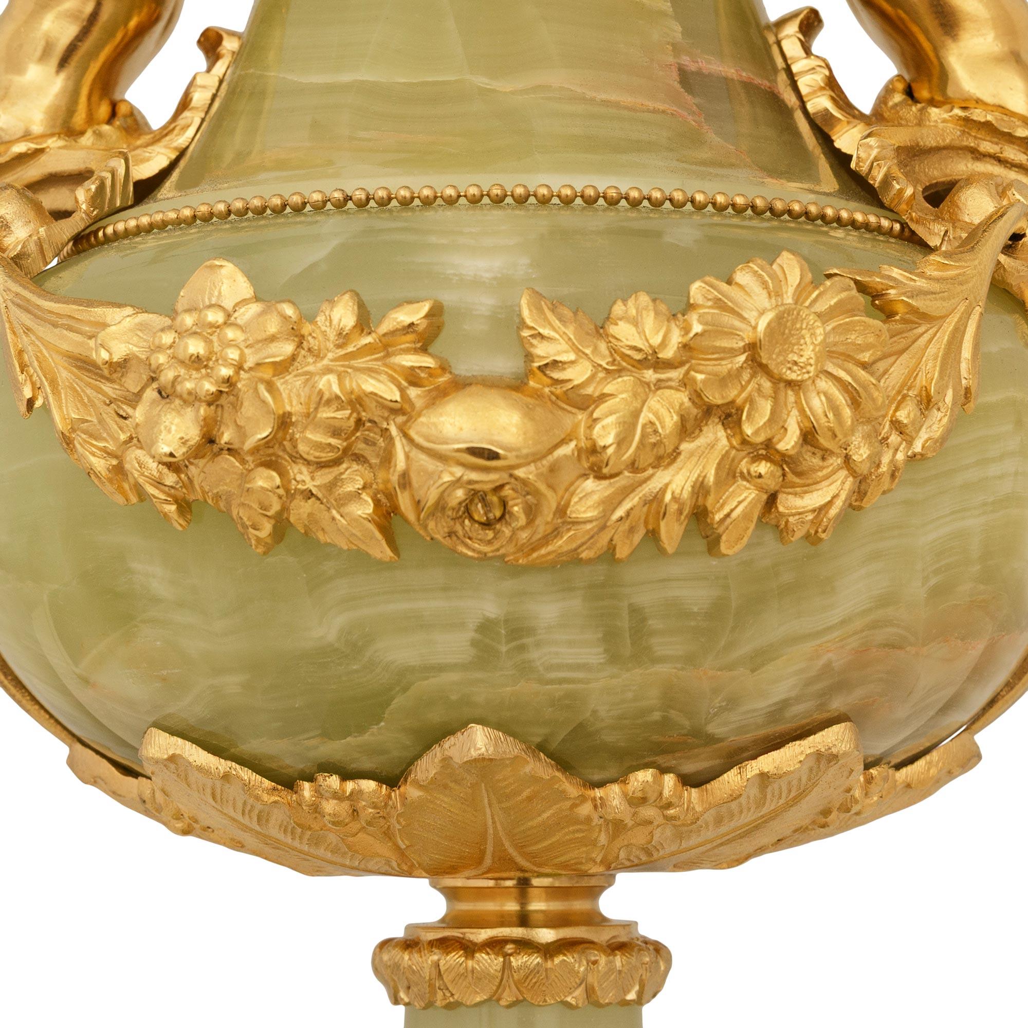 Lámpara francesa del siglo XIX Belle Époque Período Luis XVI Ónice y Ormolu en venta 2