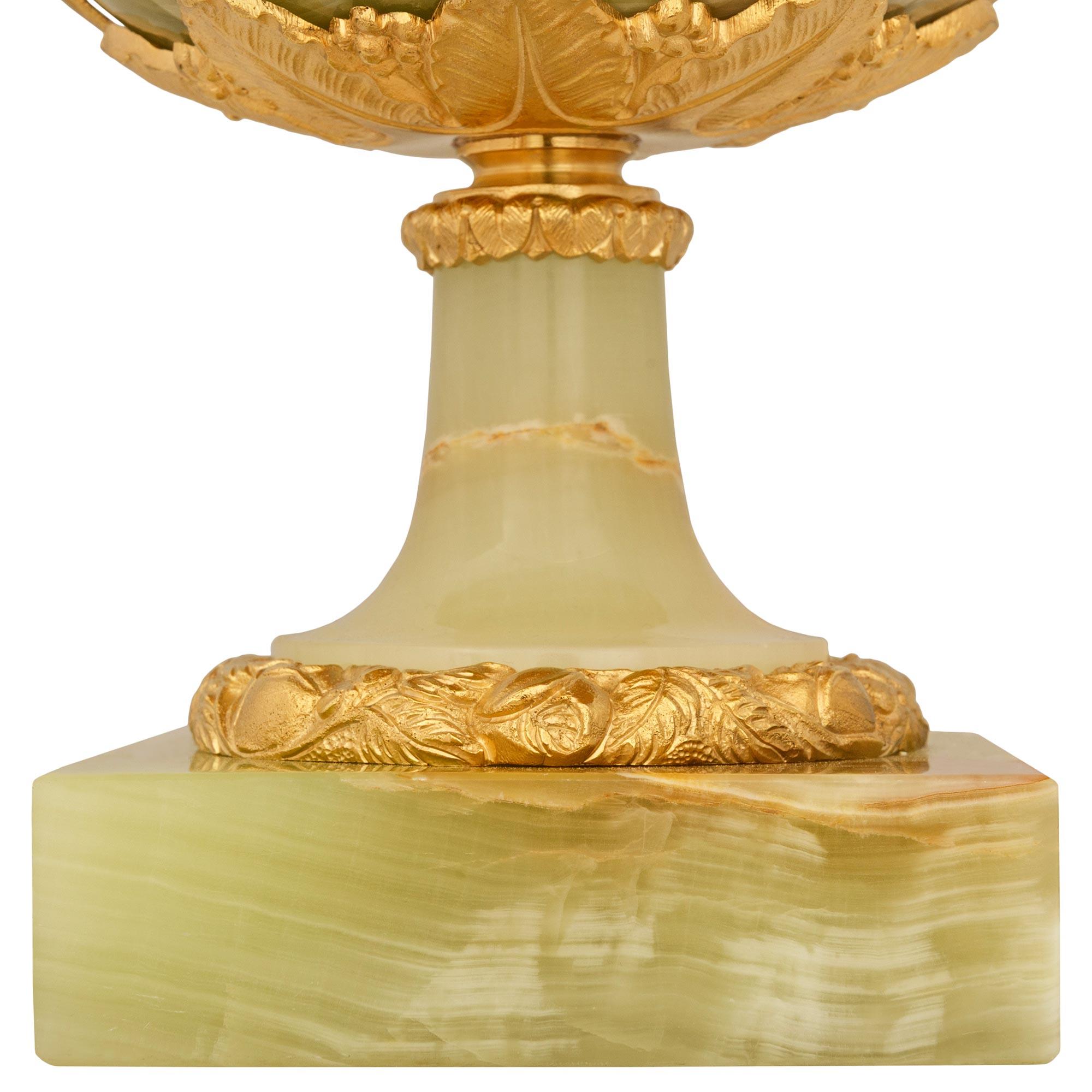Lámpara francesa del siglo XIX Belle Époque Período Luis XVI Ónice y Ormolu en venta 3