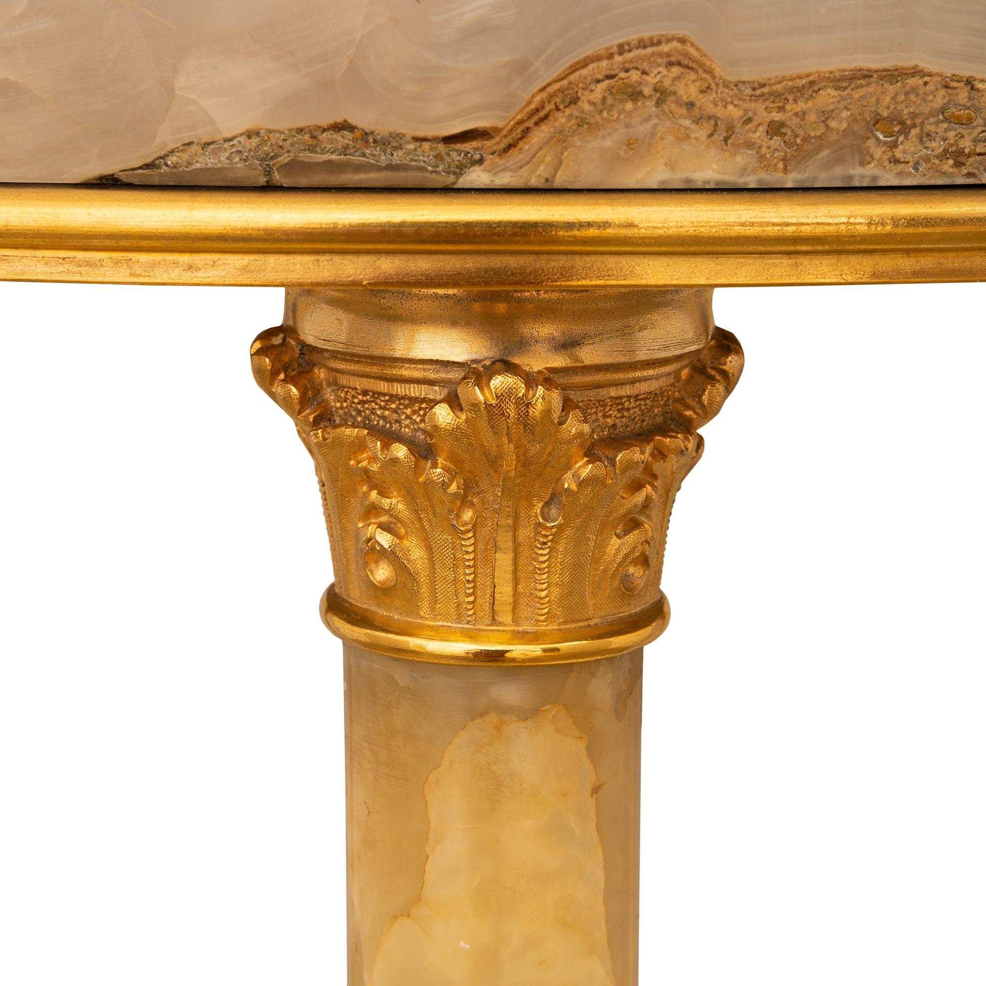 XIXe siècle Table d'appoint en onyx et bronze doré d'époque Louis XVI, 19e siècle, Belle Époque en vente